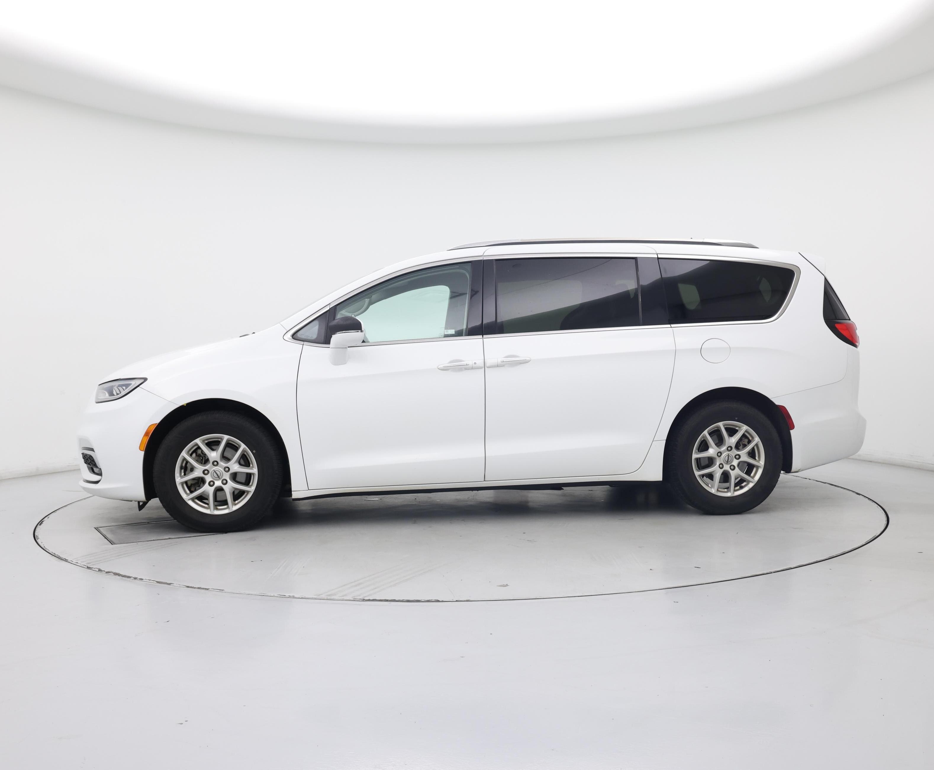 Thumbnail: 2021 Chrysler Pacifica - 3