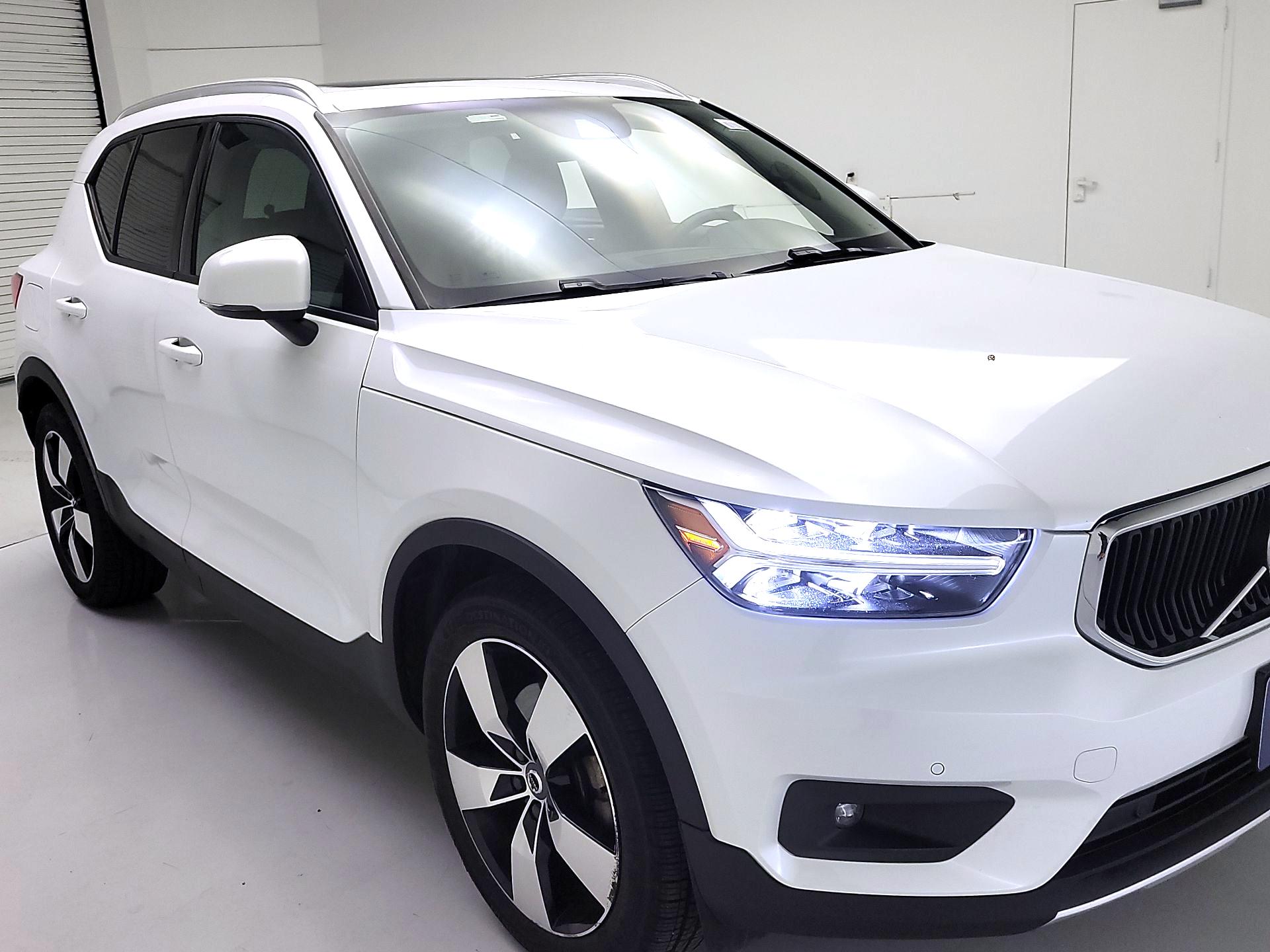 Thumbnail: 2021 Volvo XC40 - 1
