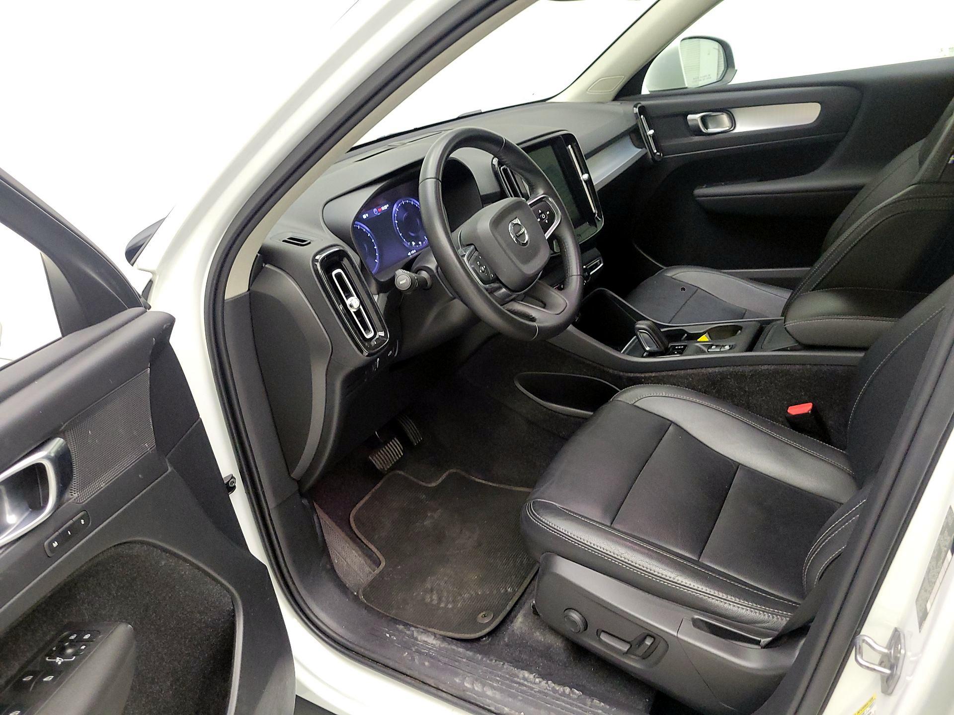 Thumbnail: 2021 Volvo XC40 - 9