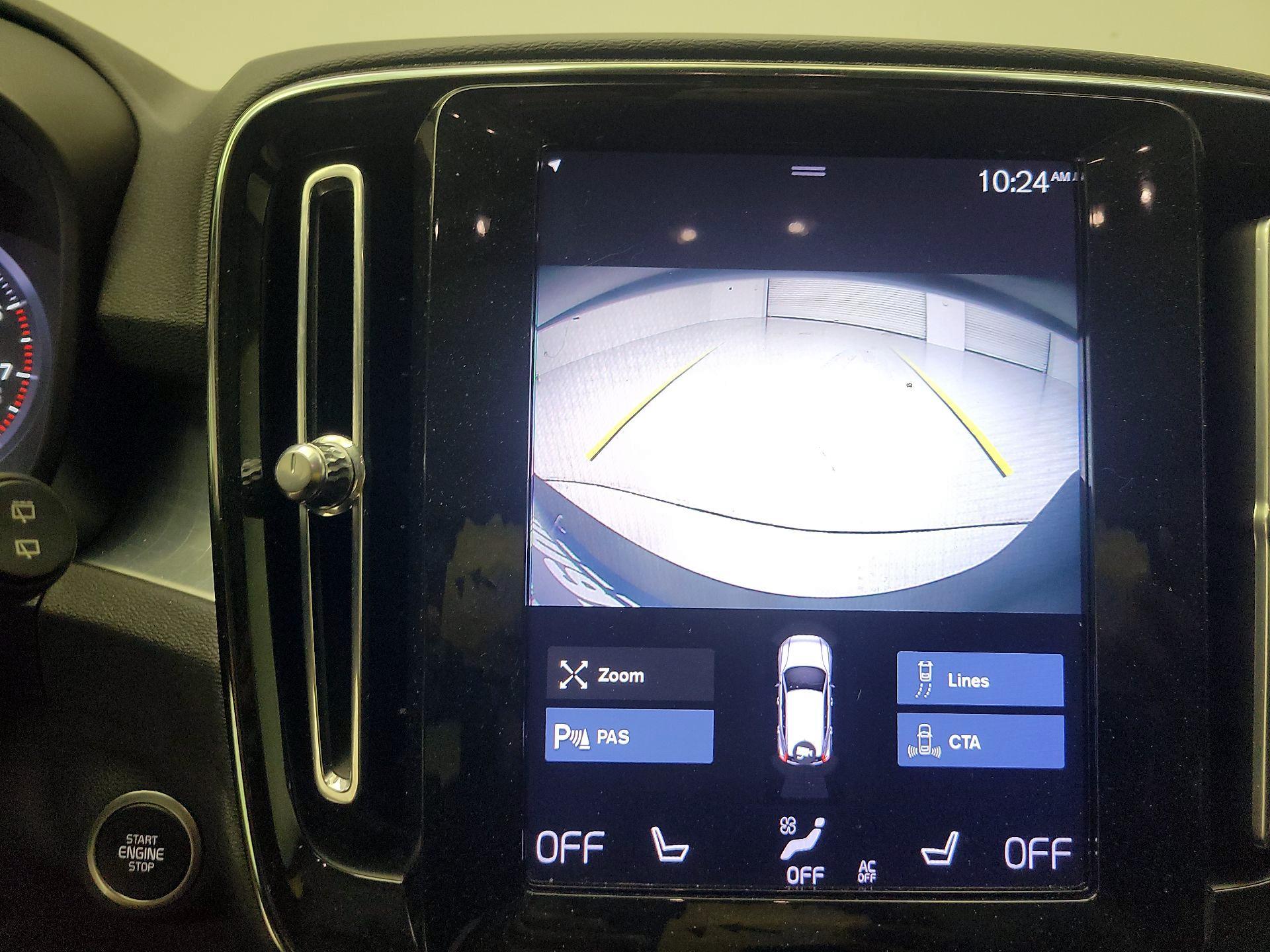 Thumbnail: 2021 Volvo XC40 - 12
