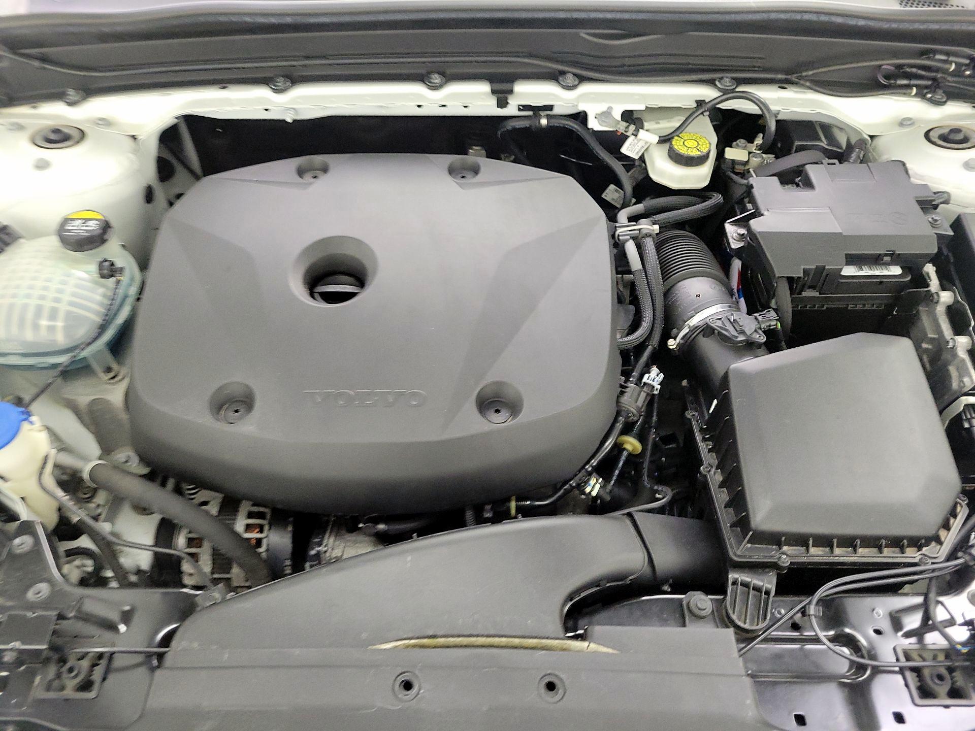 Thumbnail: 2021 Volvo XC40 - 19