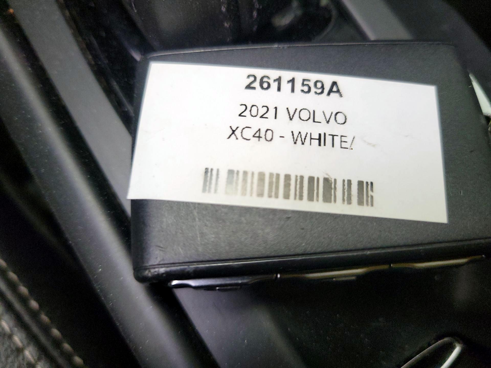 Thumbnail: 2021 Volvo XC40 - 20