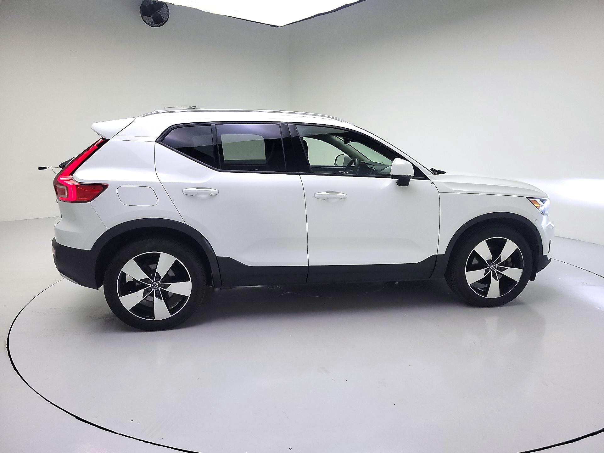 Thumbnail: 2021 Volvo XC40 - 4