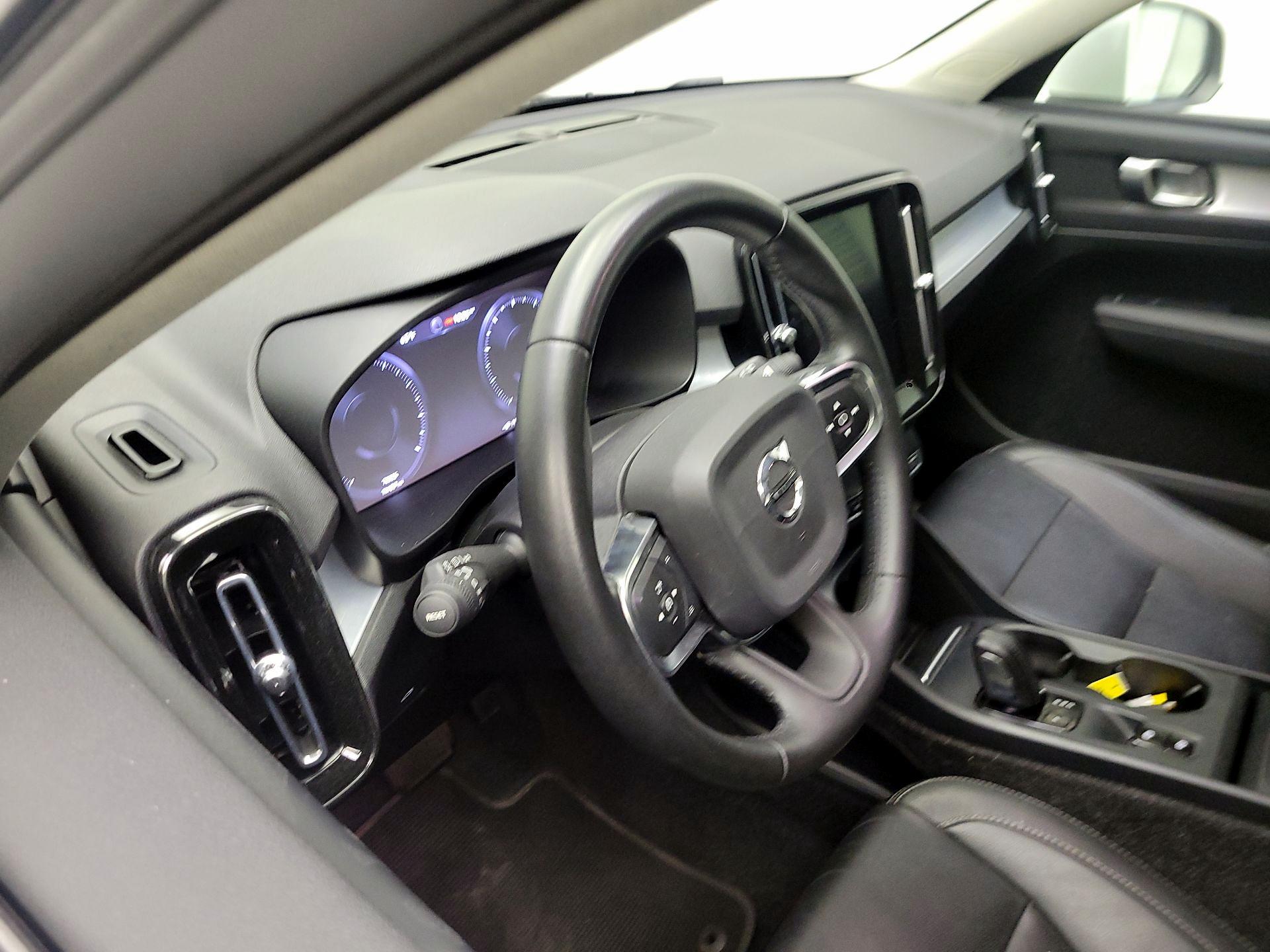 Thumbnail: 2021 Volvo XC40 - 8