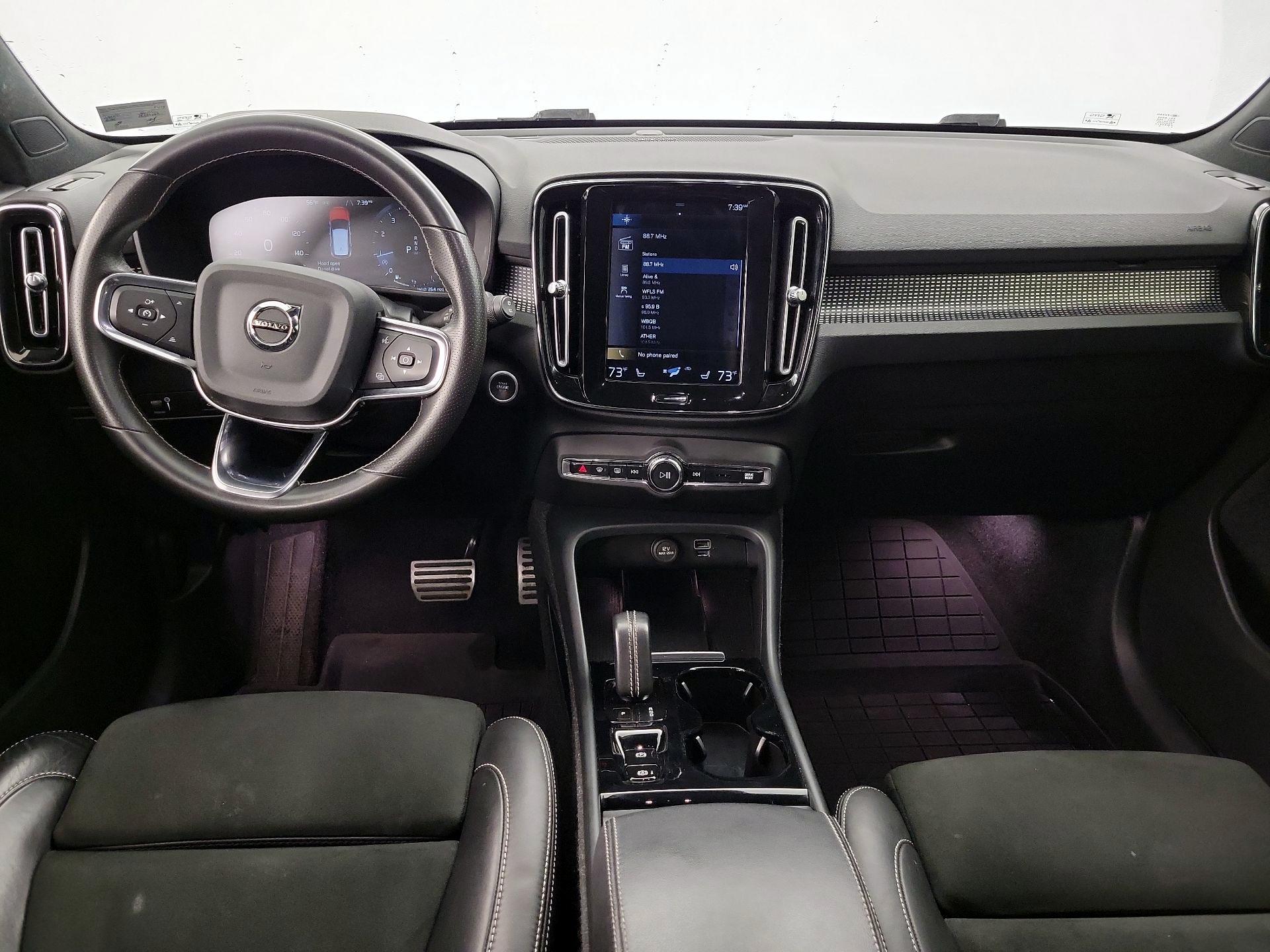 Thumbnail: 2021 Volvo XC40 - 9