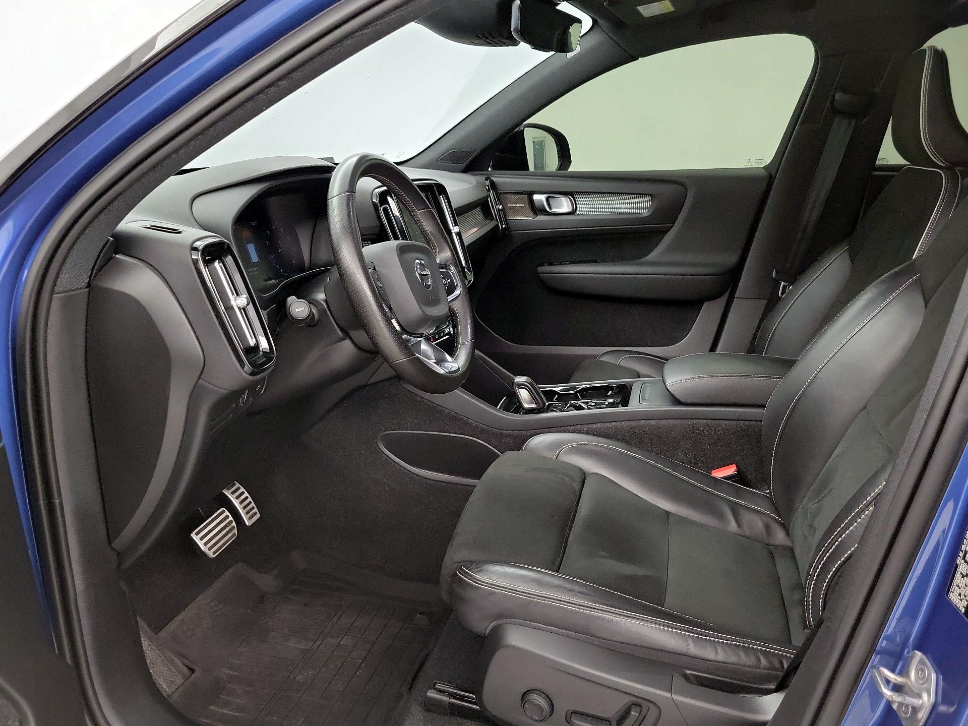 Thumbnail: 2021 Volvo XC40 - 11