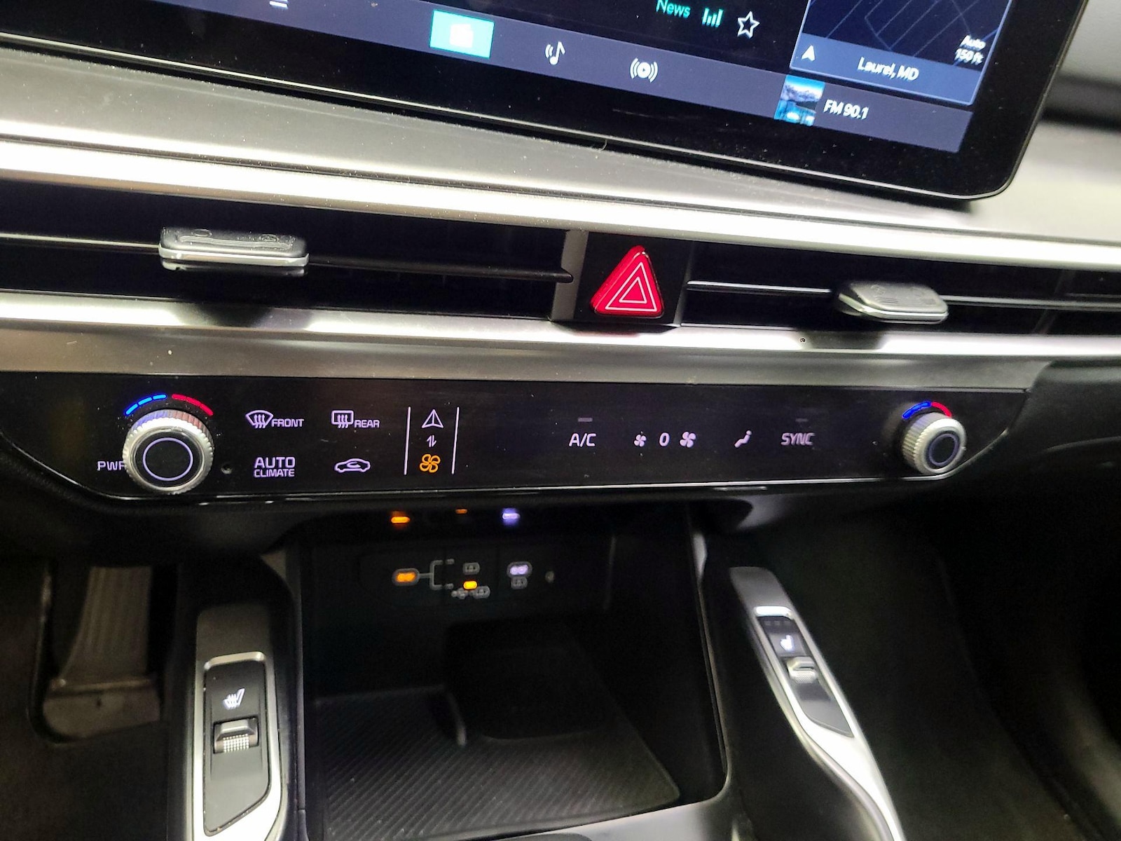 2024 Kia Sorento S - Photo 16