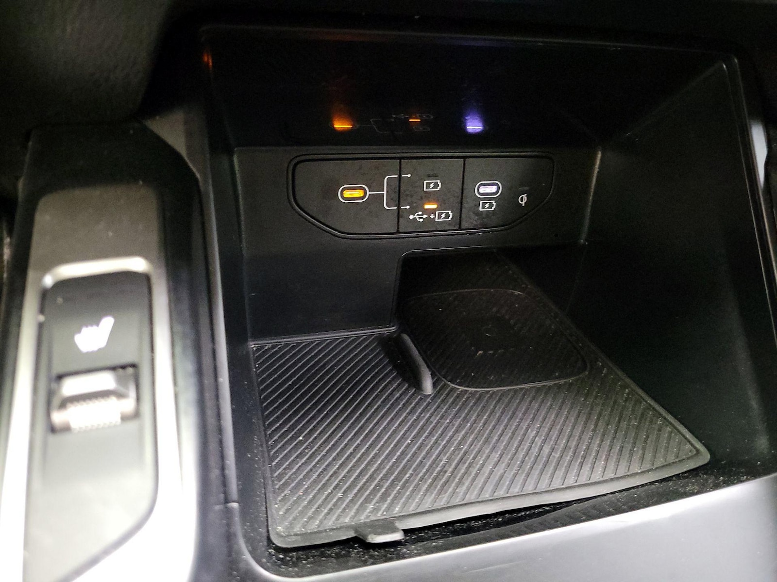 2024 Kia Sorento S - Photo 18