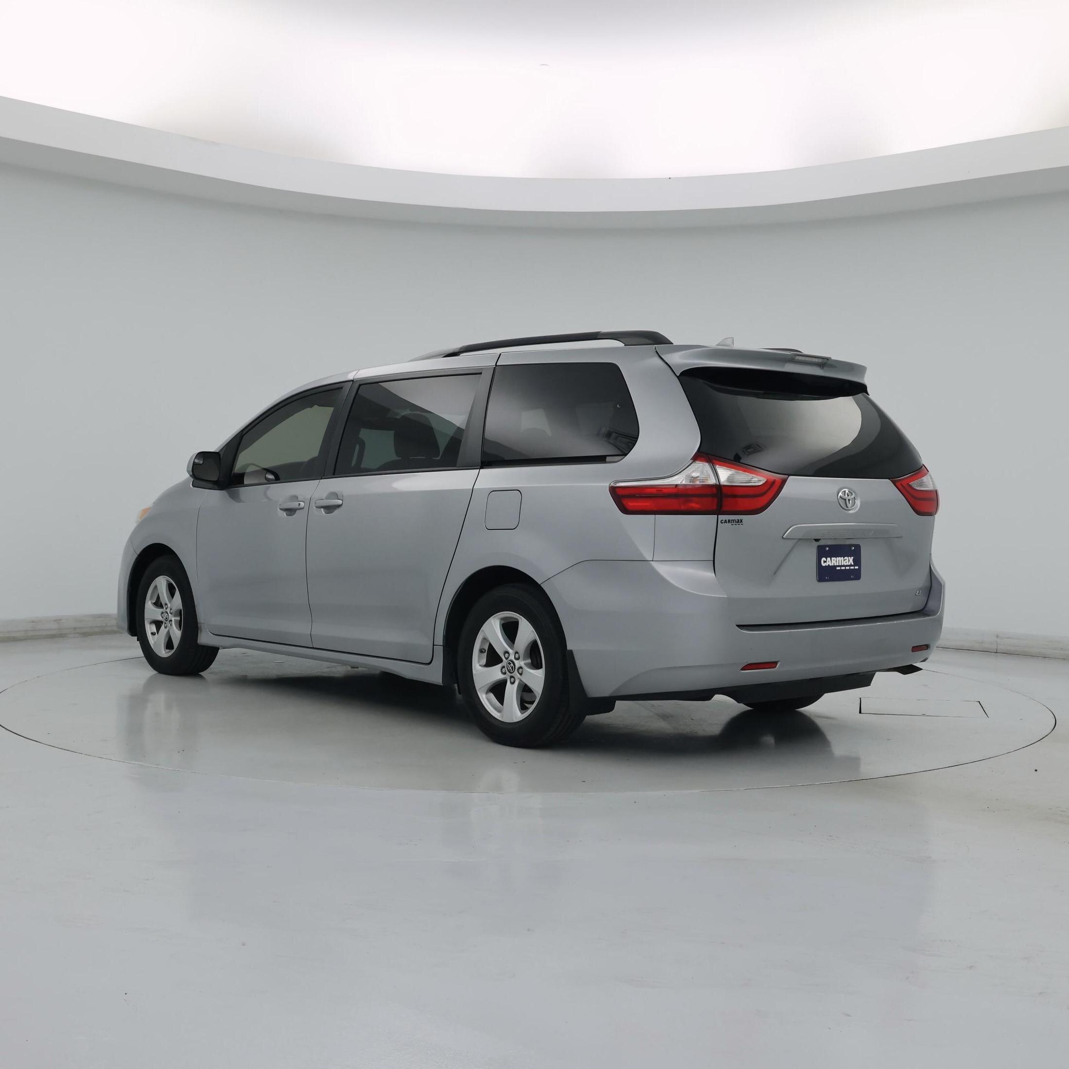 Thumbnail: 2018 Toyota Sienna - 2