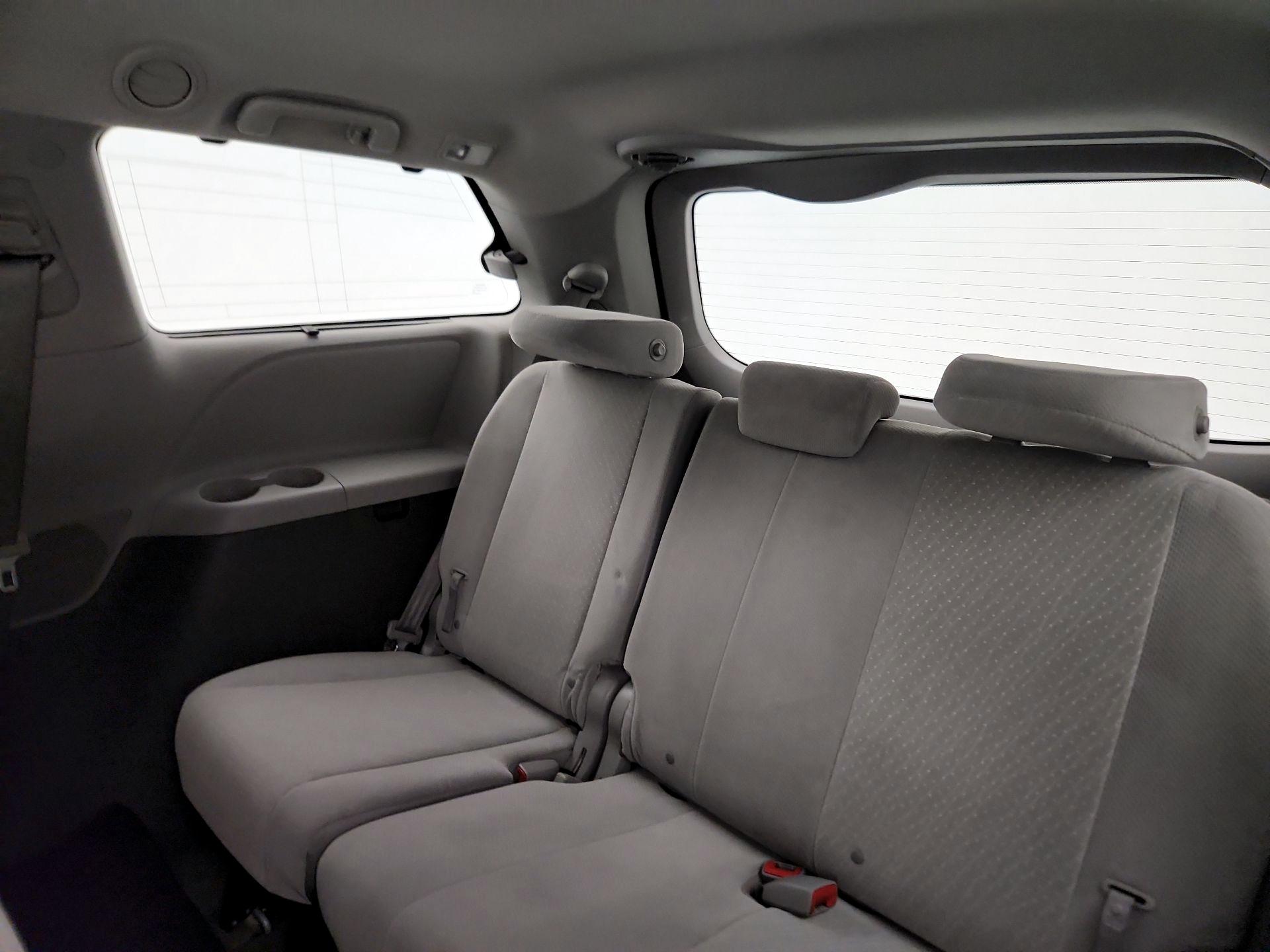 Thumbnail: 2018 Toyota Sienna - 20