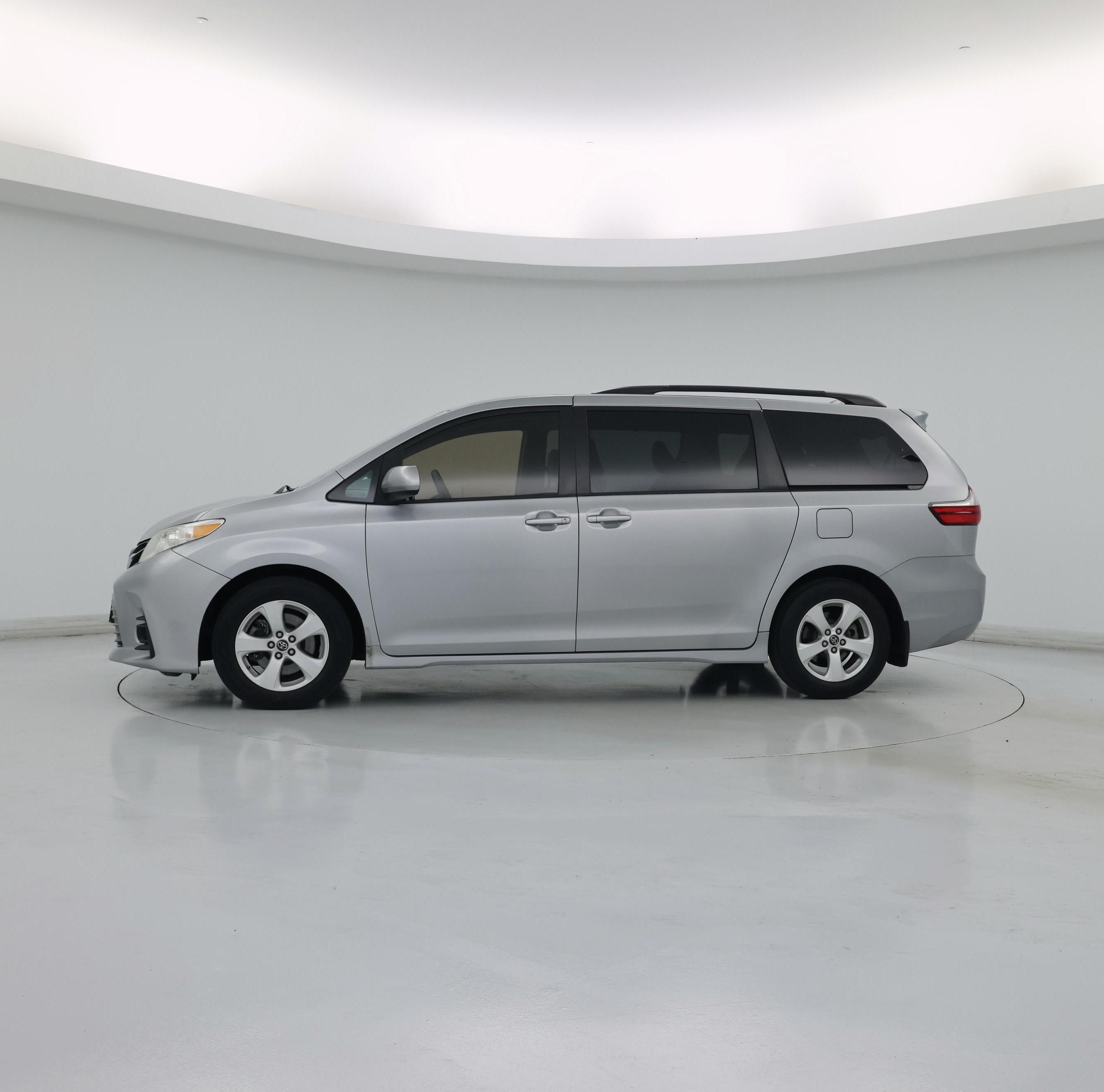 Thumbnail: 2018 Toyota Sienna - 3