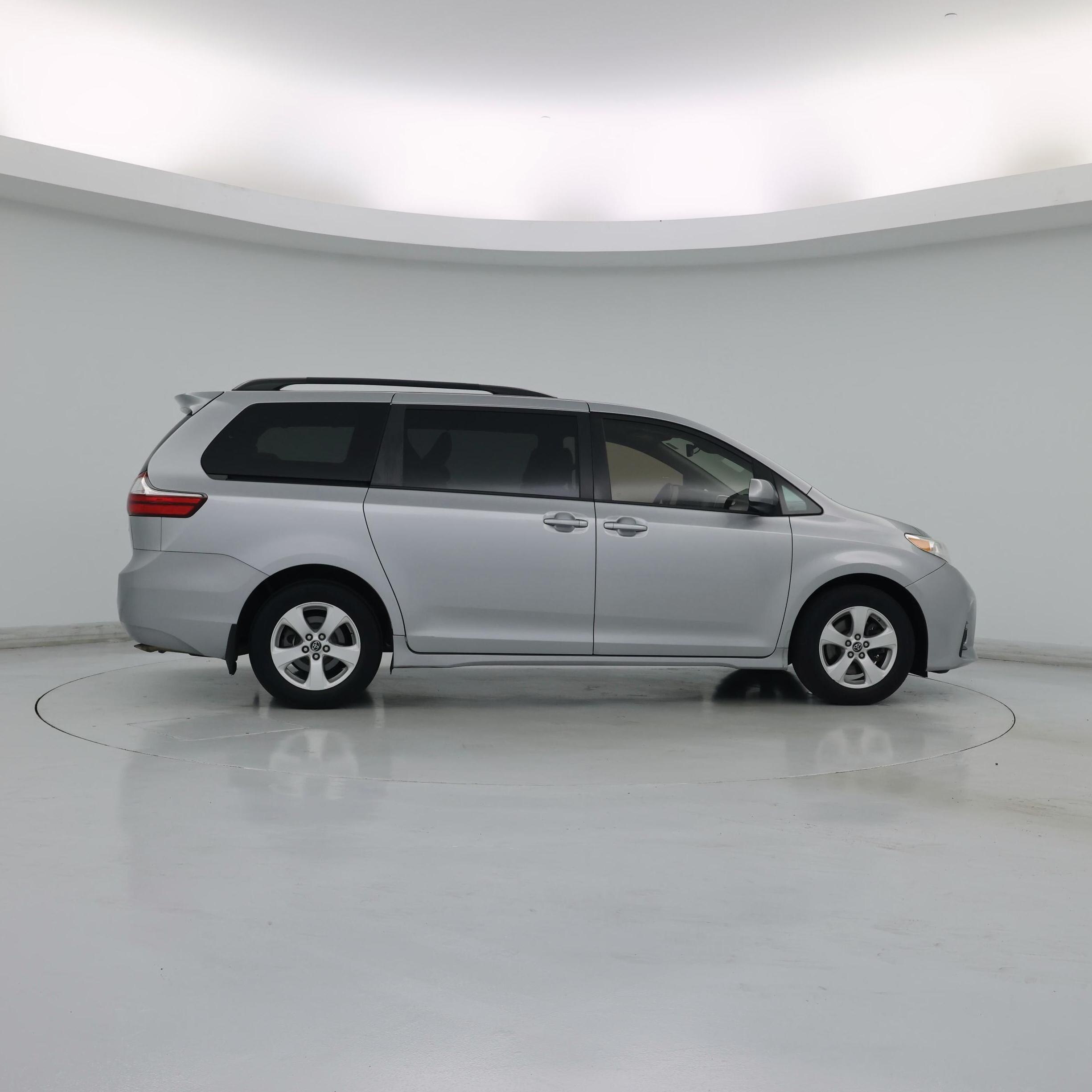 Thumbnail: 2018 Toyota Sienna - 7