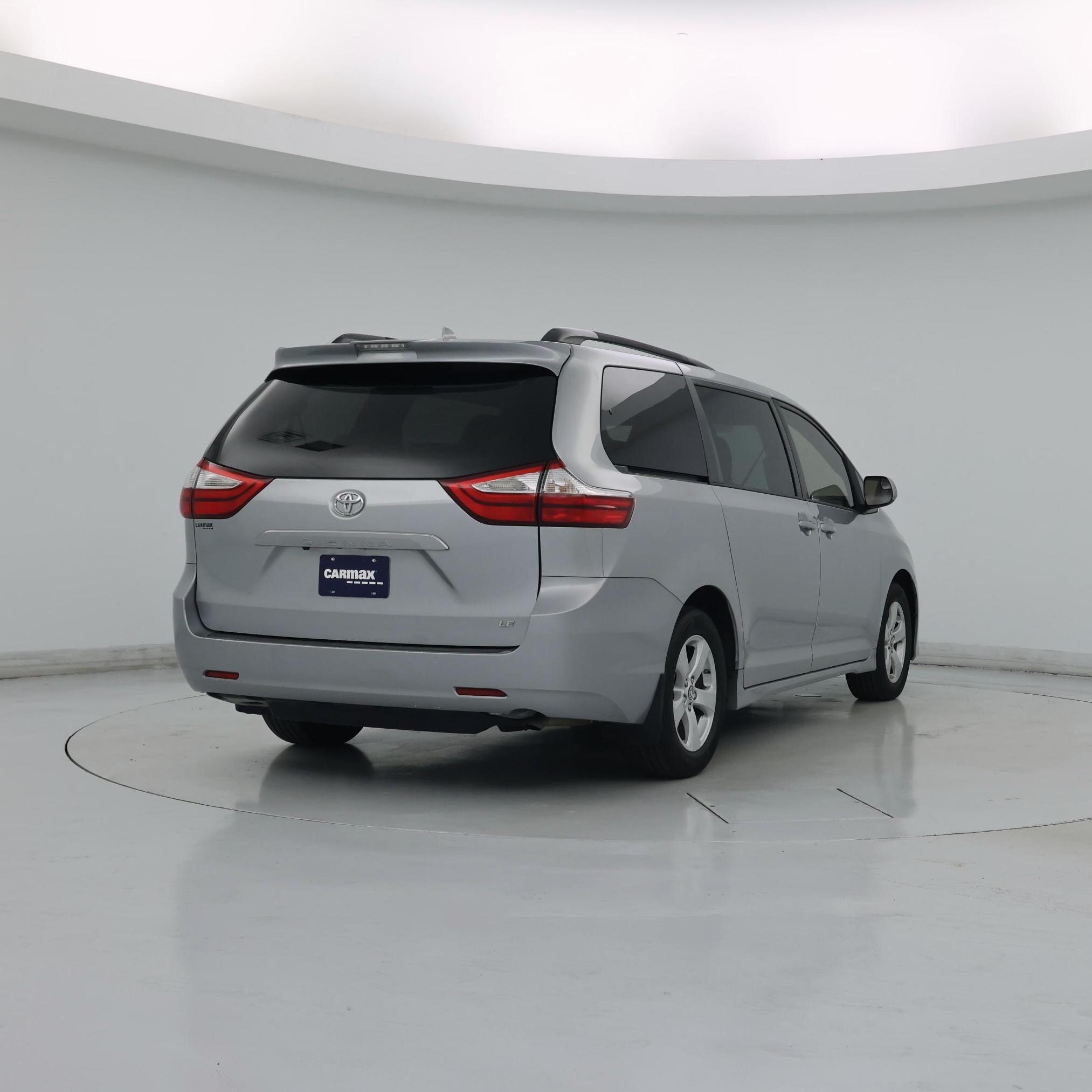 Thumbnail: 2018 Toyota Sienna - 8