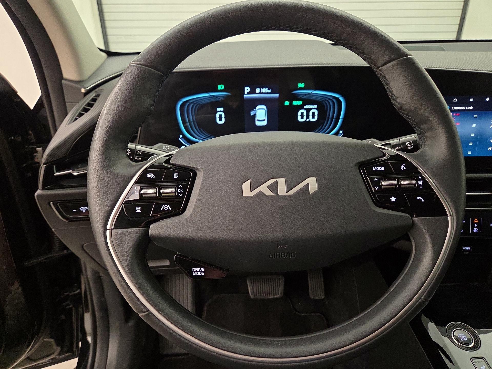 Thumbnail: 2023 Kia Niro - 10