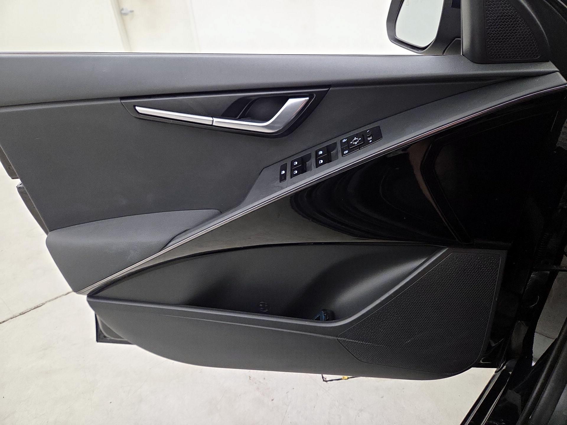 Thumbnail: 2023 Kia Niro - 12