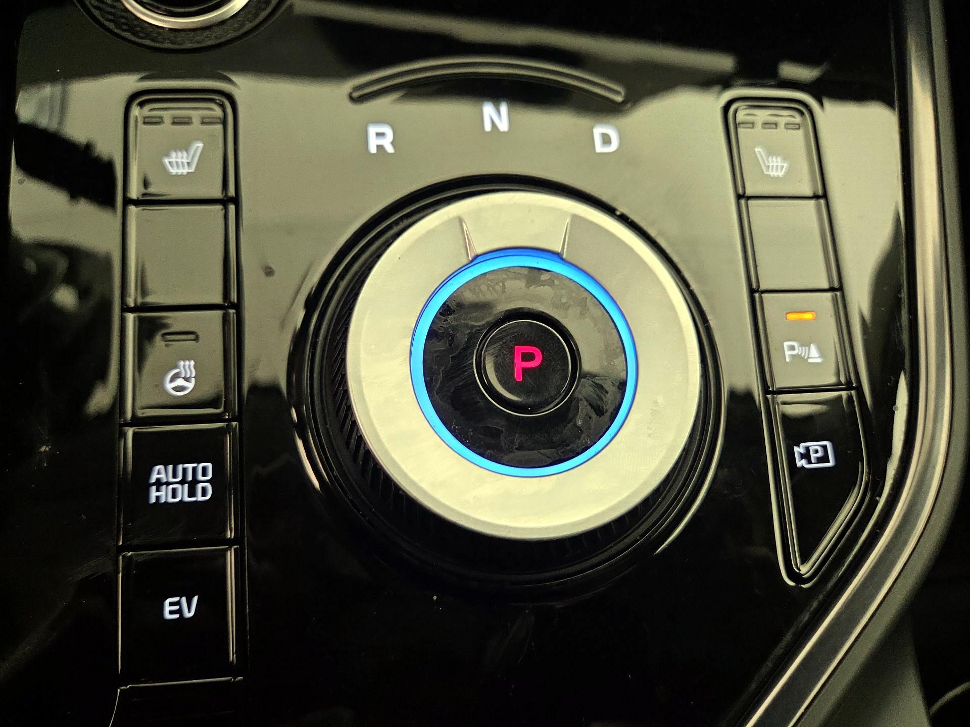 Thumbnail: 2023 Kia Niro - 16