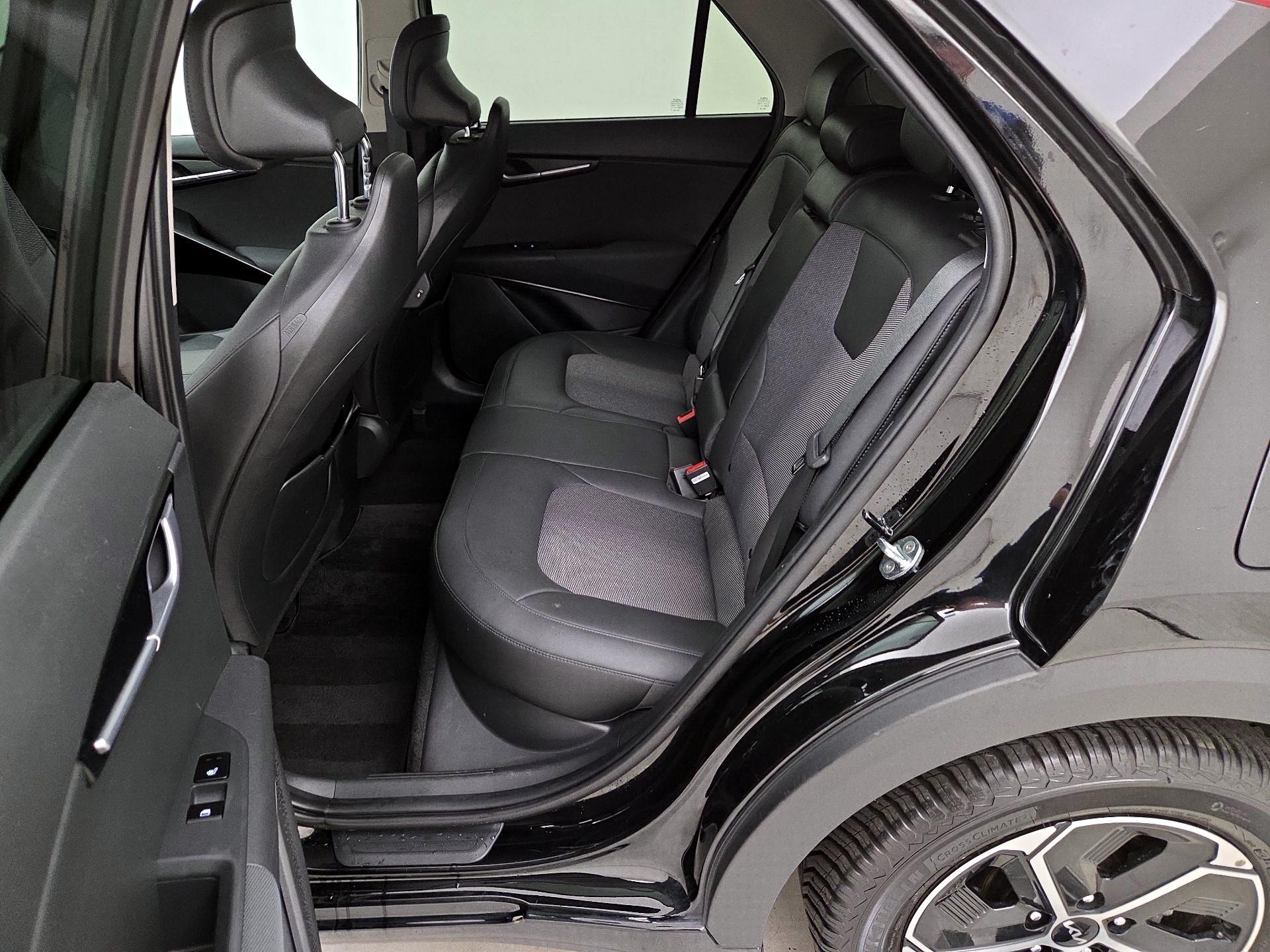 Thumbnail: 2023 Kia Niro - 18