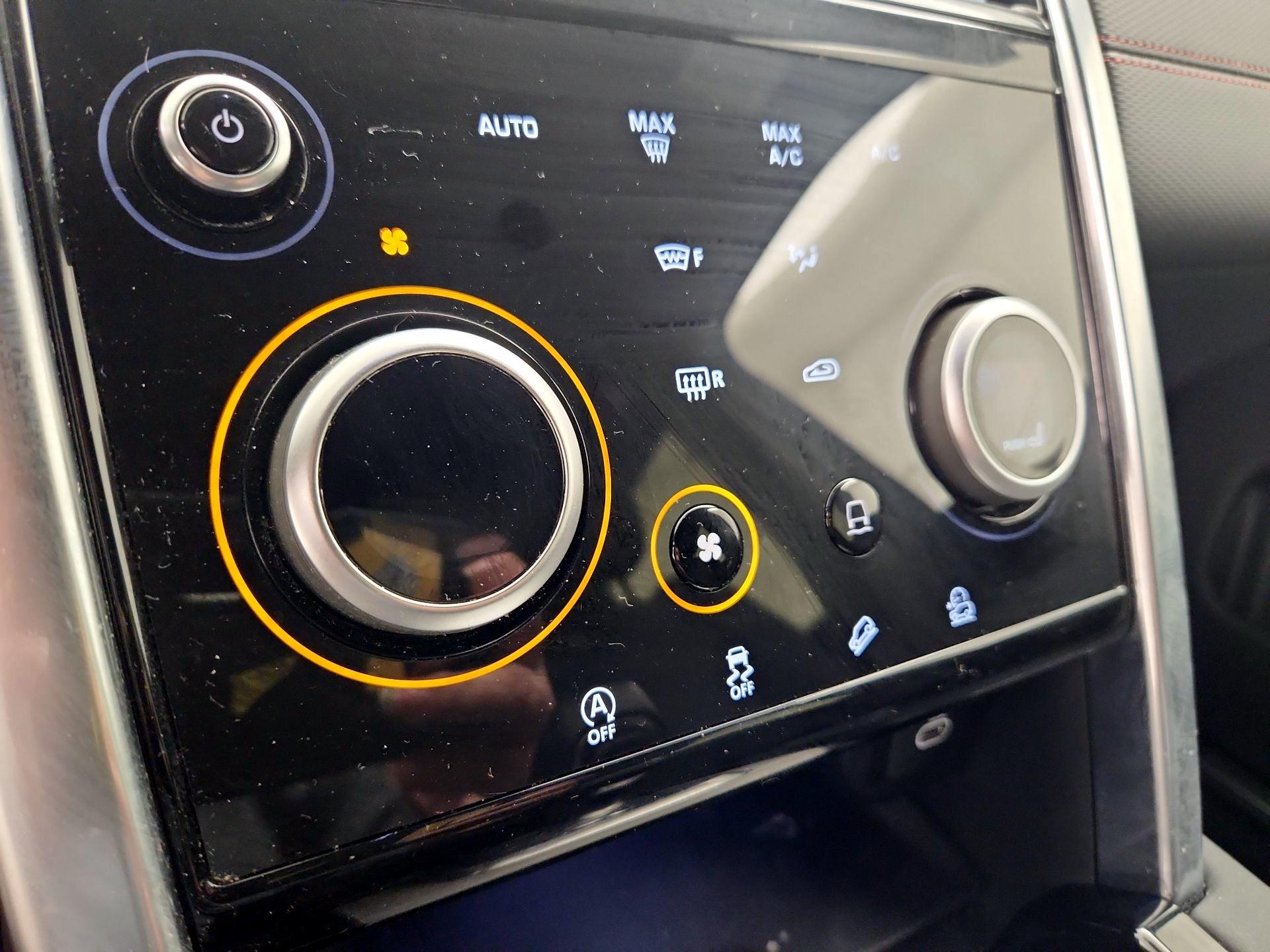 Thumbnail: 2023 Land Rover Discovery Sport - 17