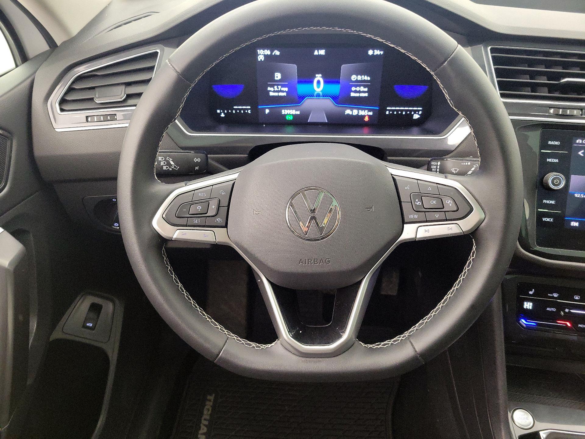 Thumbnail: 2022 Volkswagen Tiguan - 10