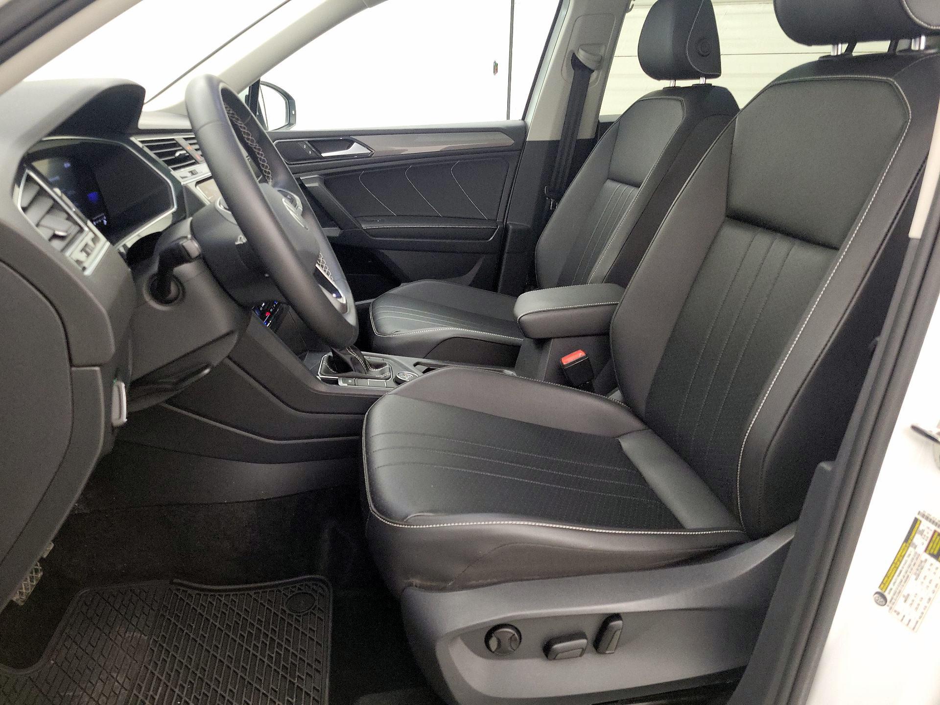 Thumbnail: 2022 Volkswagen Tiguan - 11