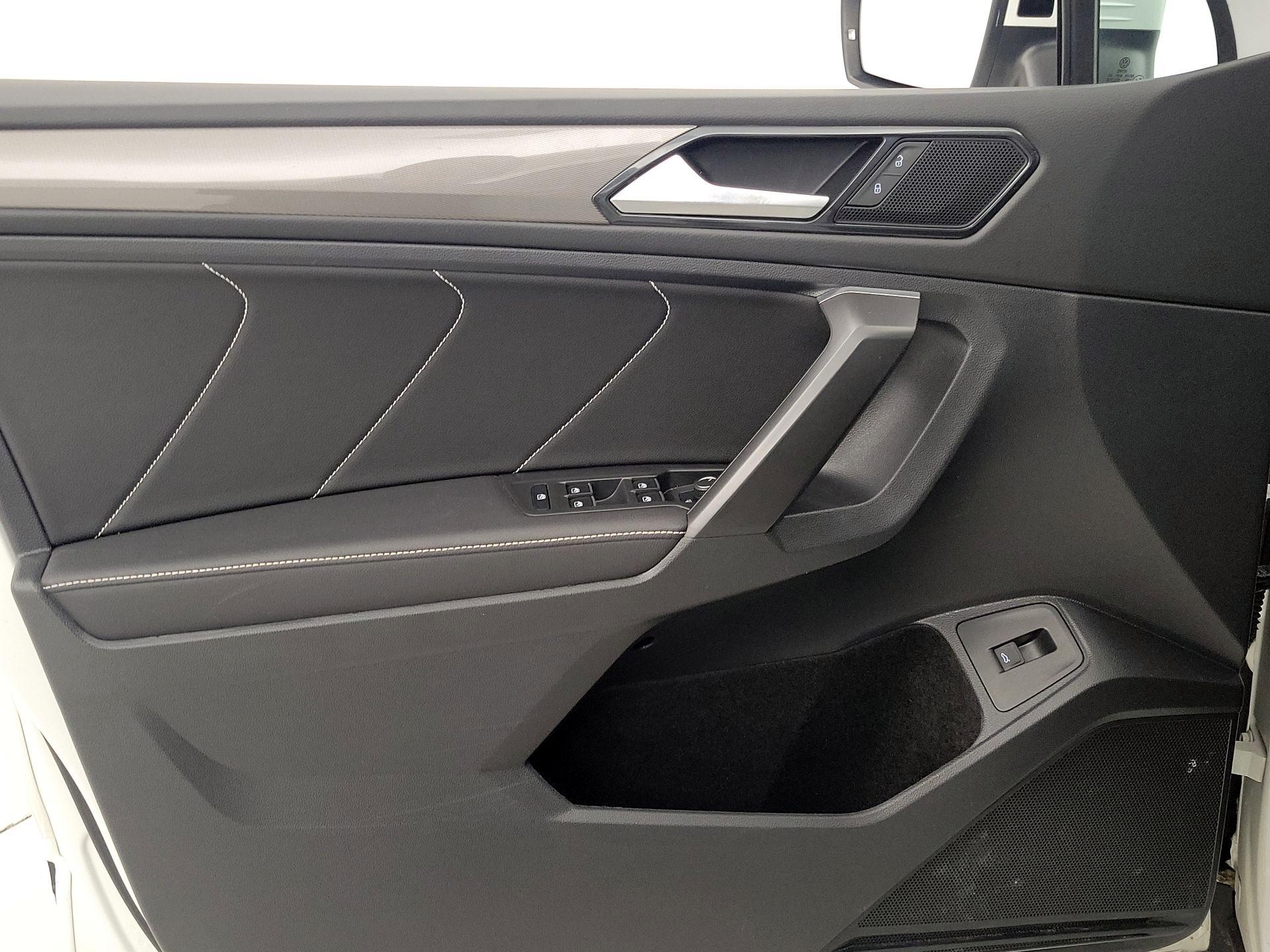 Thumbnail: 2022 Volkswagen Tiguan - 12