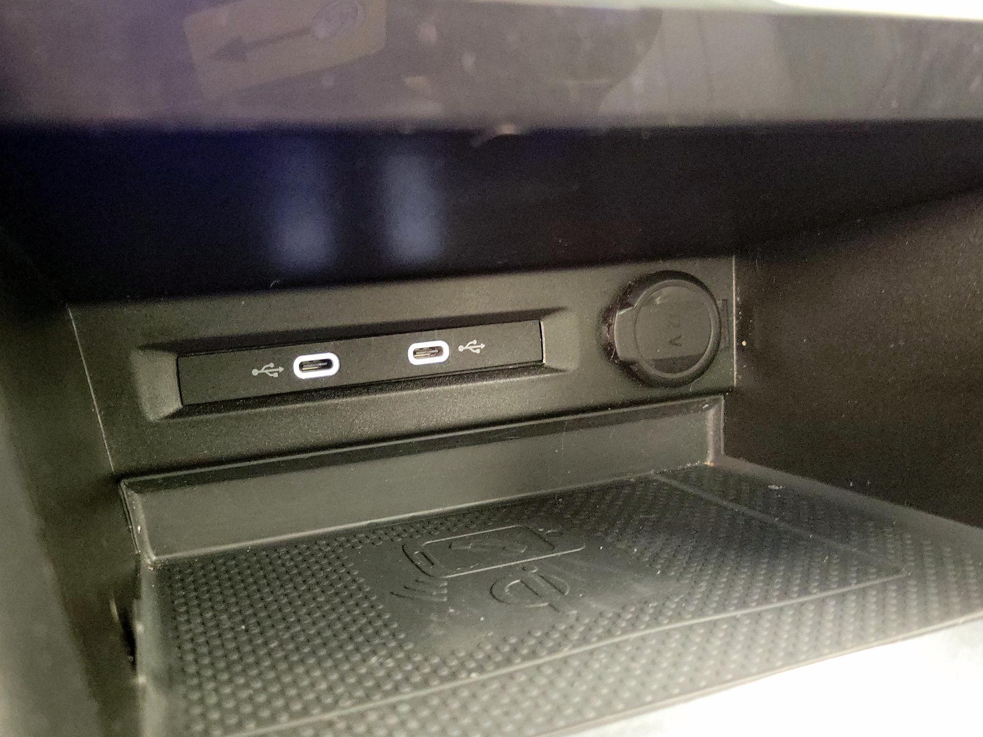 Thumbnail: 2022 Volkswagen Tiguan - 18