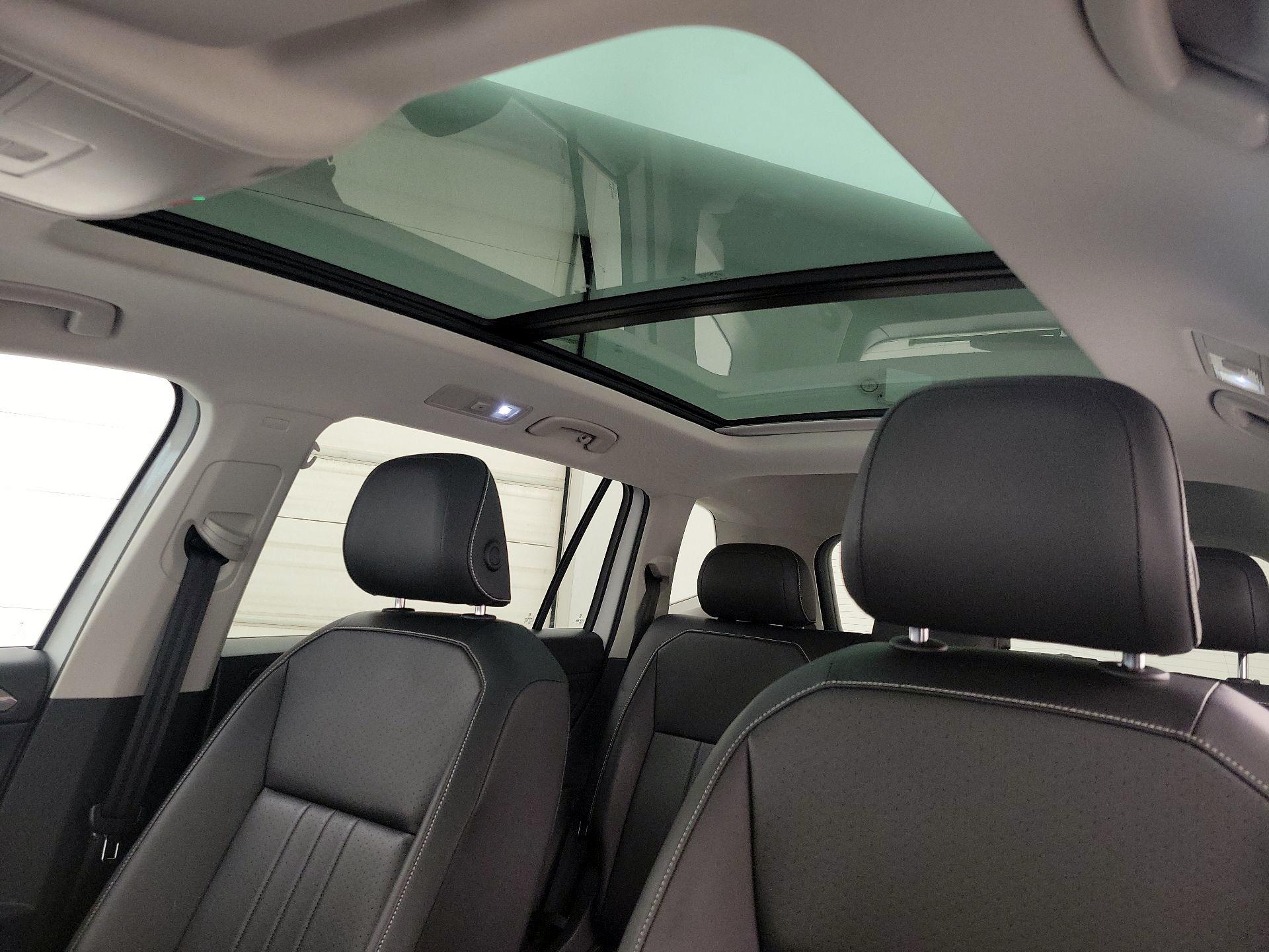 Thumbnail: 2022 Volkswagen Tiguan - 19