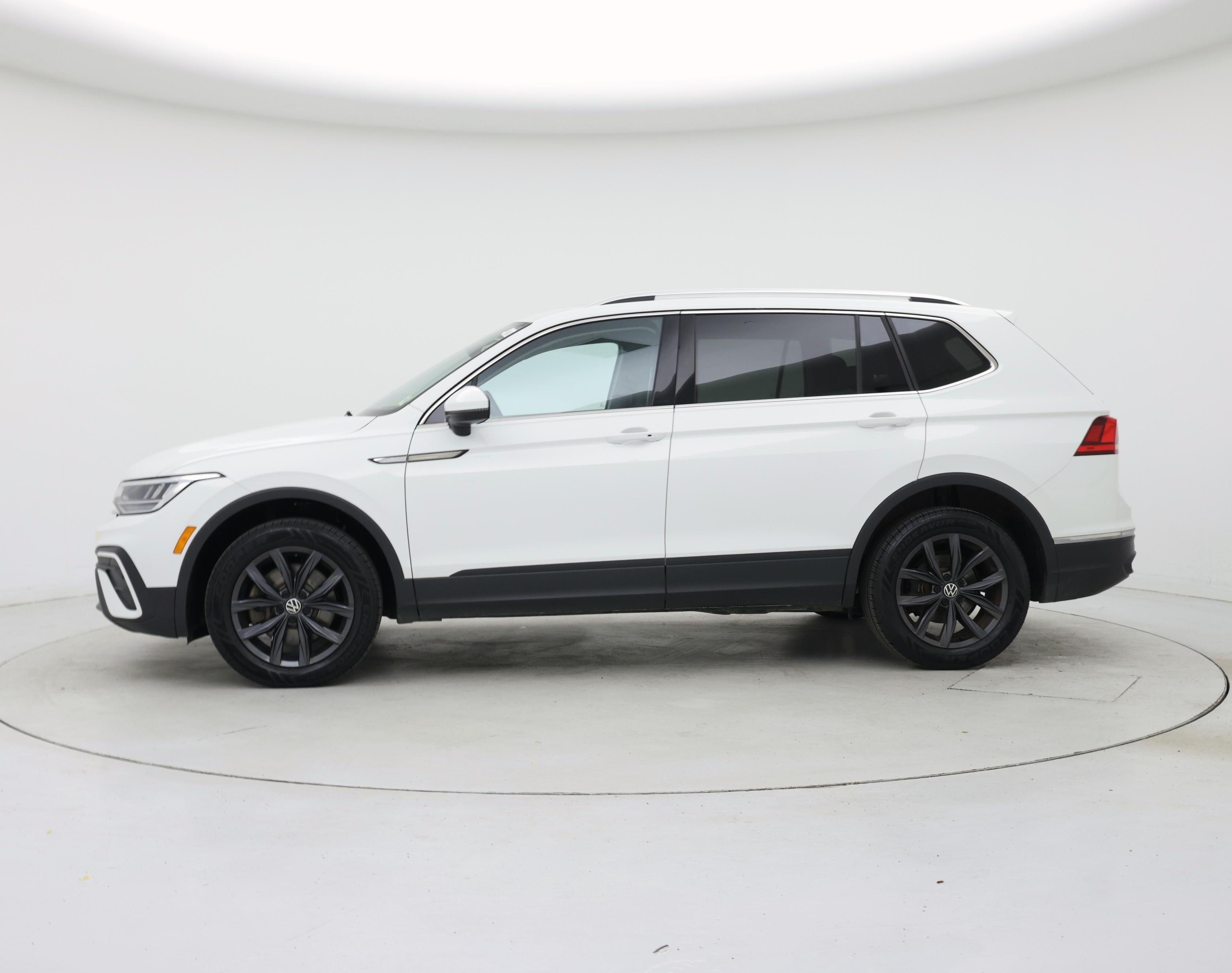 Thumbnail: 2022 Volkswagen Tiguan - 3