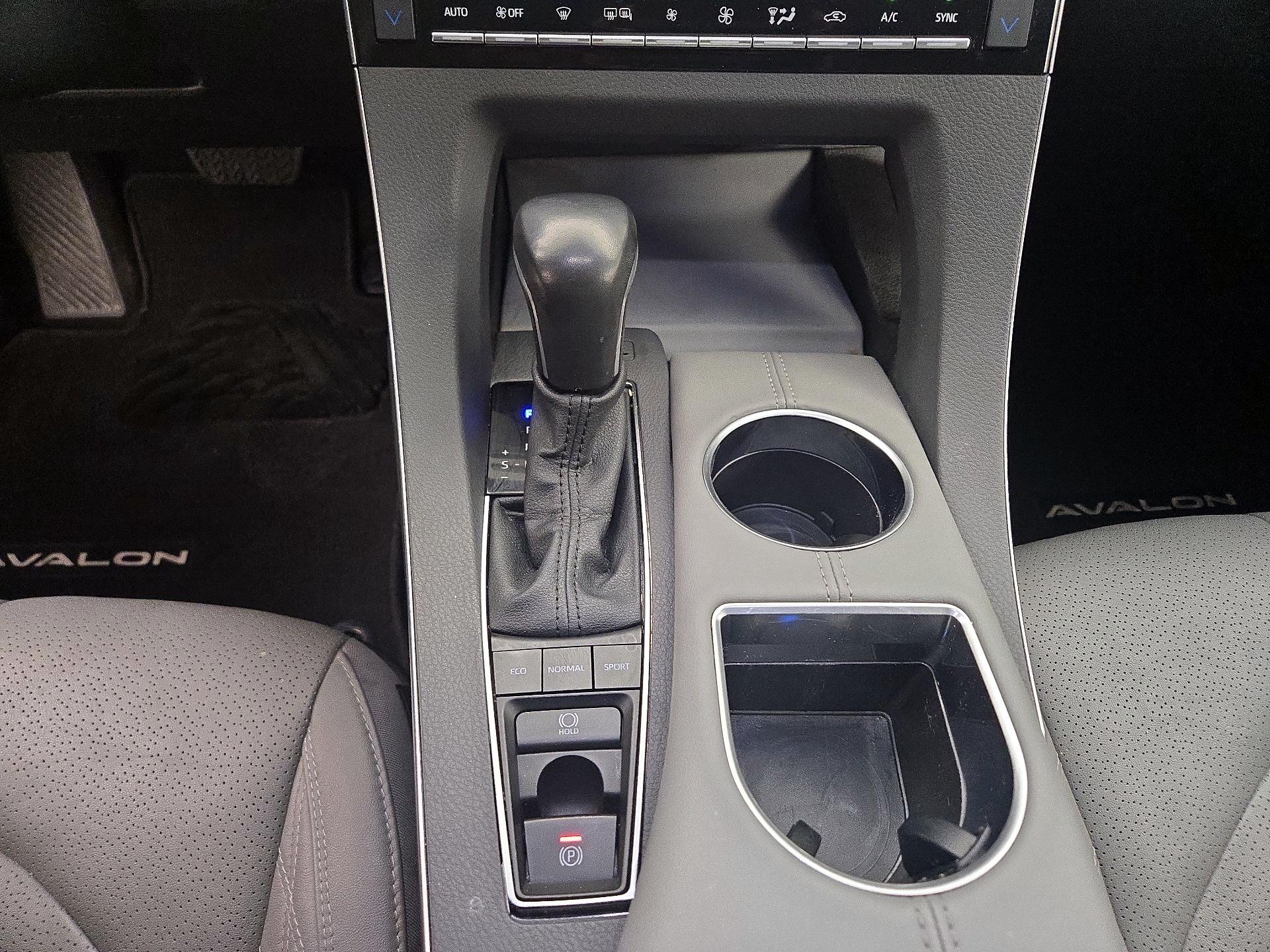 Thumbnail: 2022 Toyota Avalon - 18
