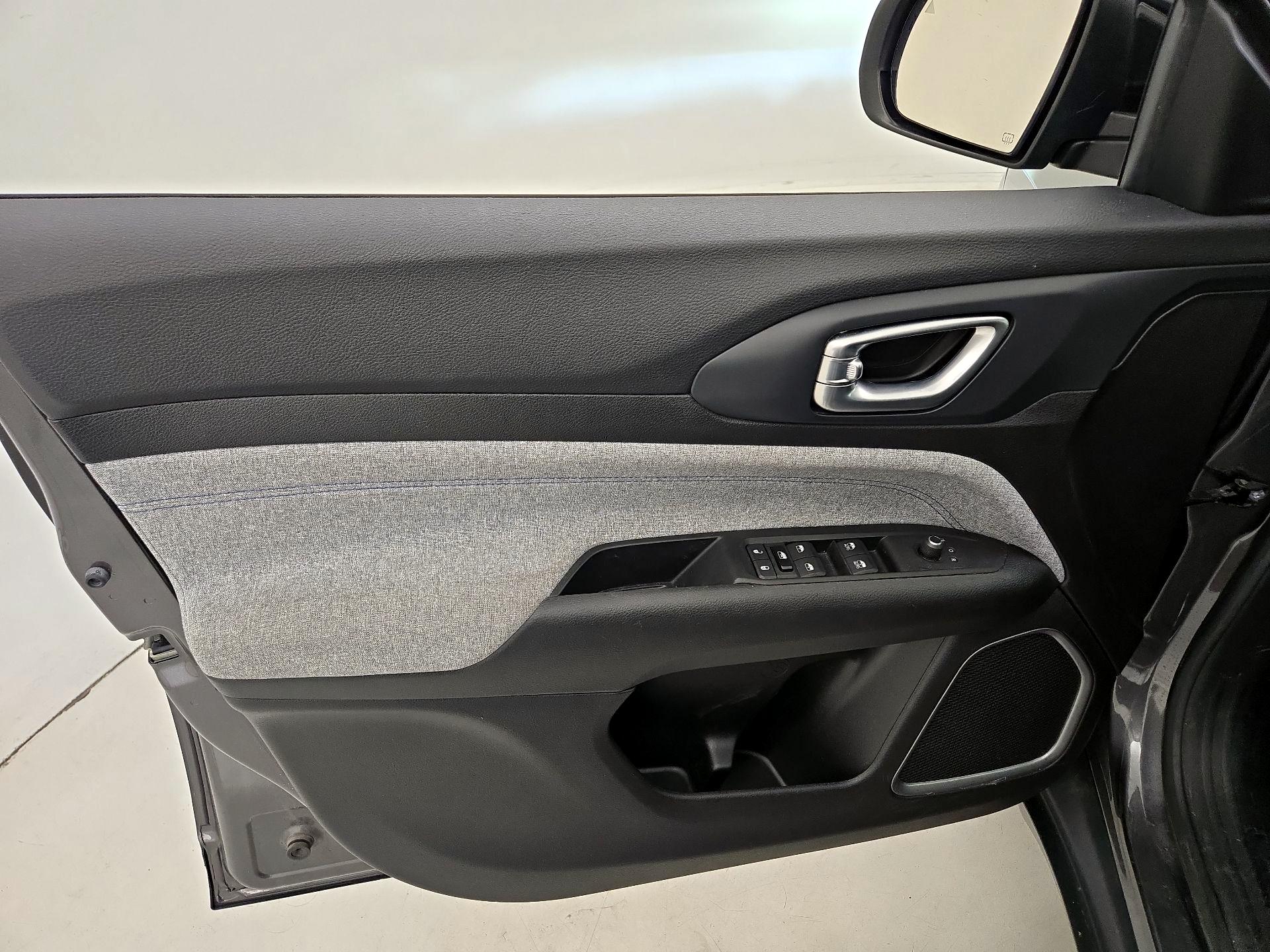 Thumbnail: 2022 Jeep Compass - 12