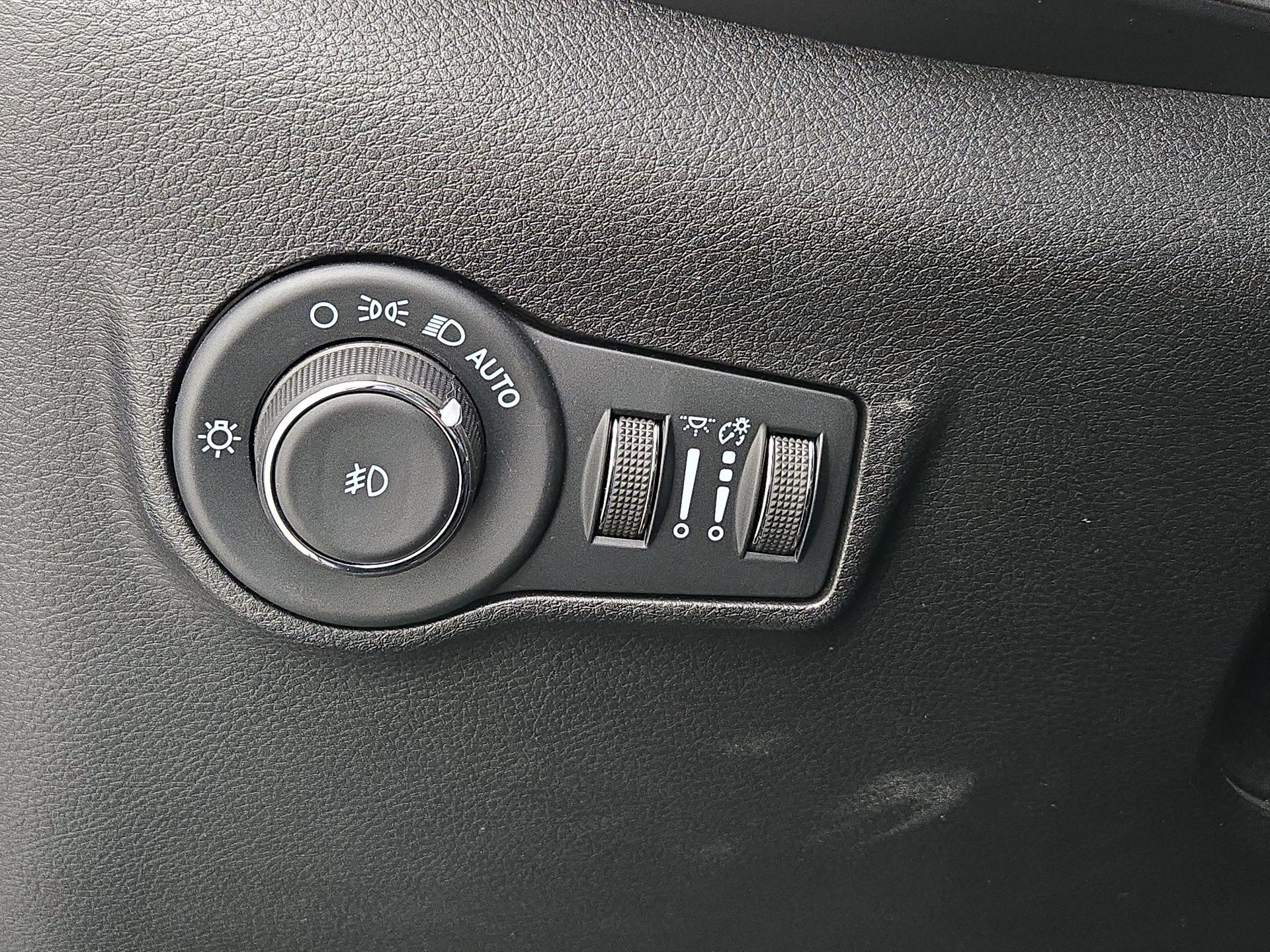 Thumbnail: 2022 Jeep Compass - 13