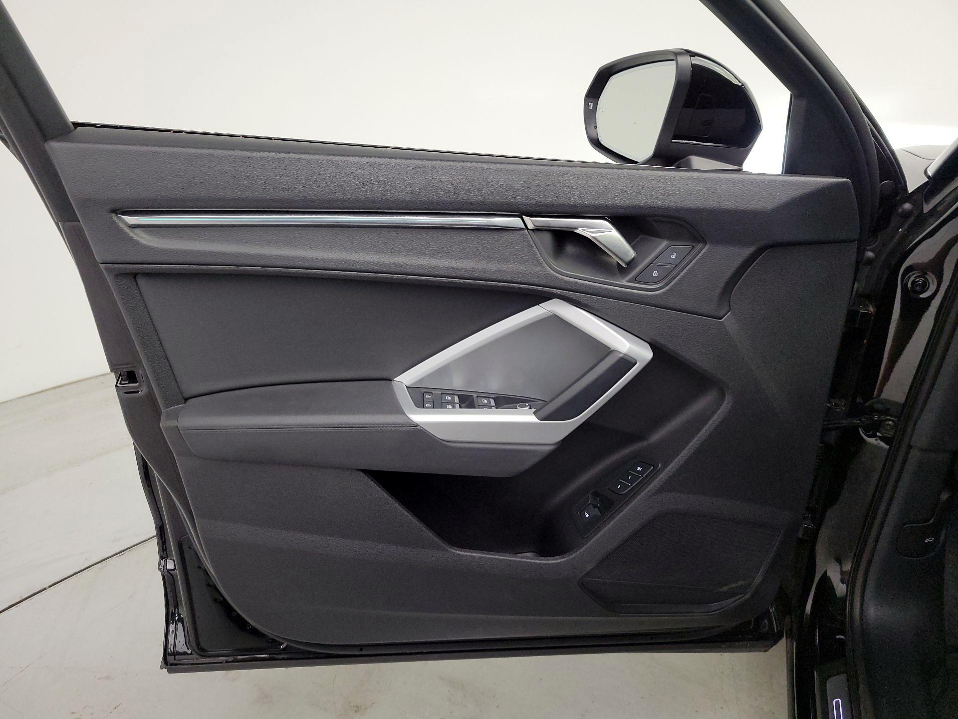 Thumbnail: 2022 Audi Q3 - 12