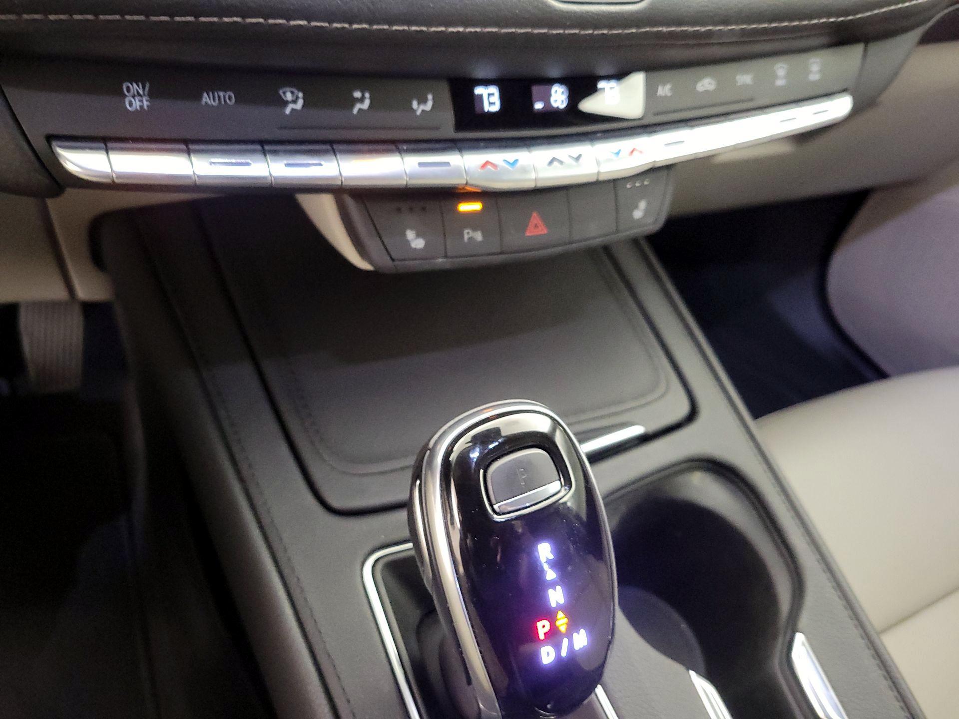 Thumbnail: 2020 Cadillac XT4 - 16