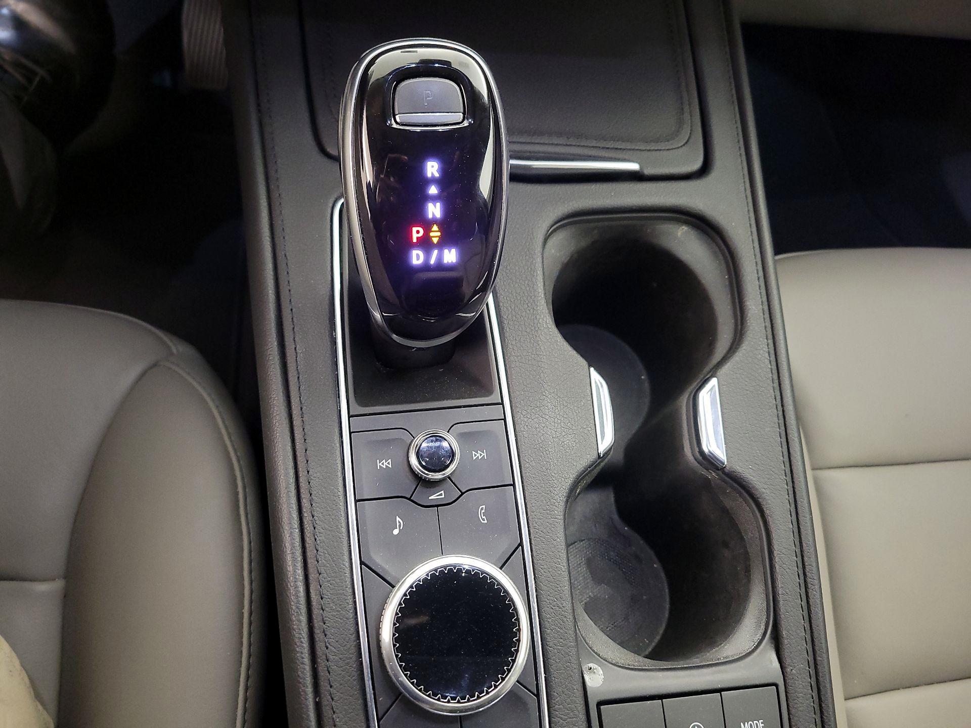 Thumbnail: 2020 Cadillac XT4 - 17