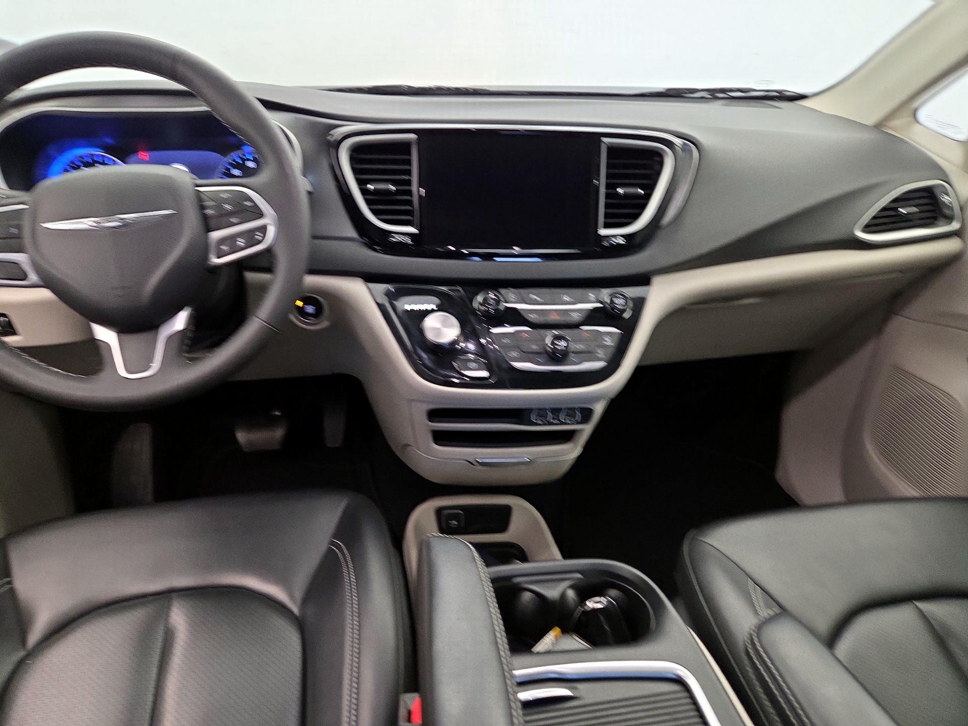 Thumbnail: 2023 Chrysler Pacifica - 9