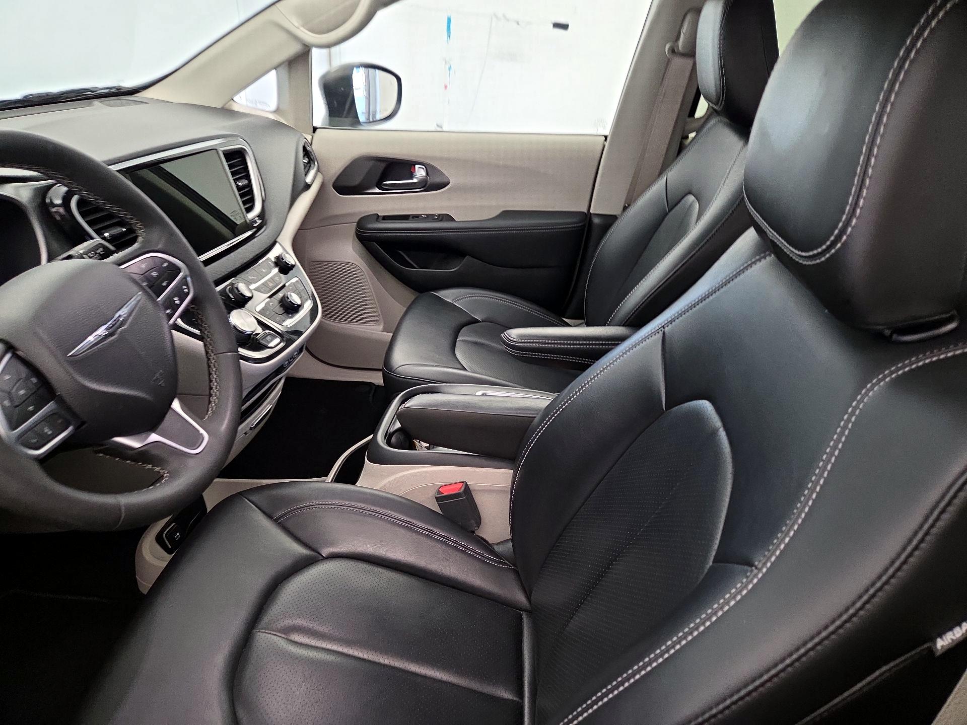 Thumbnail: 2023 Chrysler Pacifica - 11