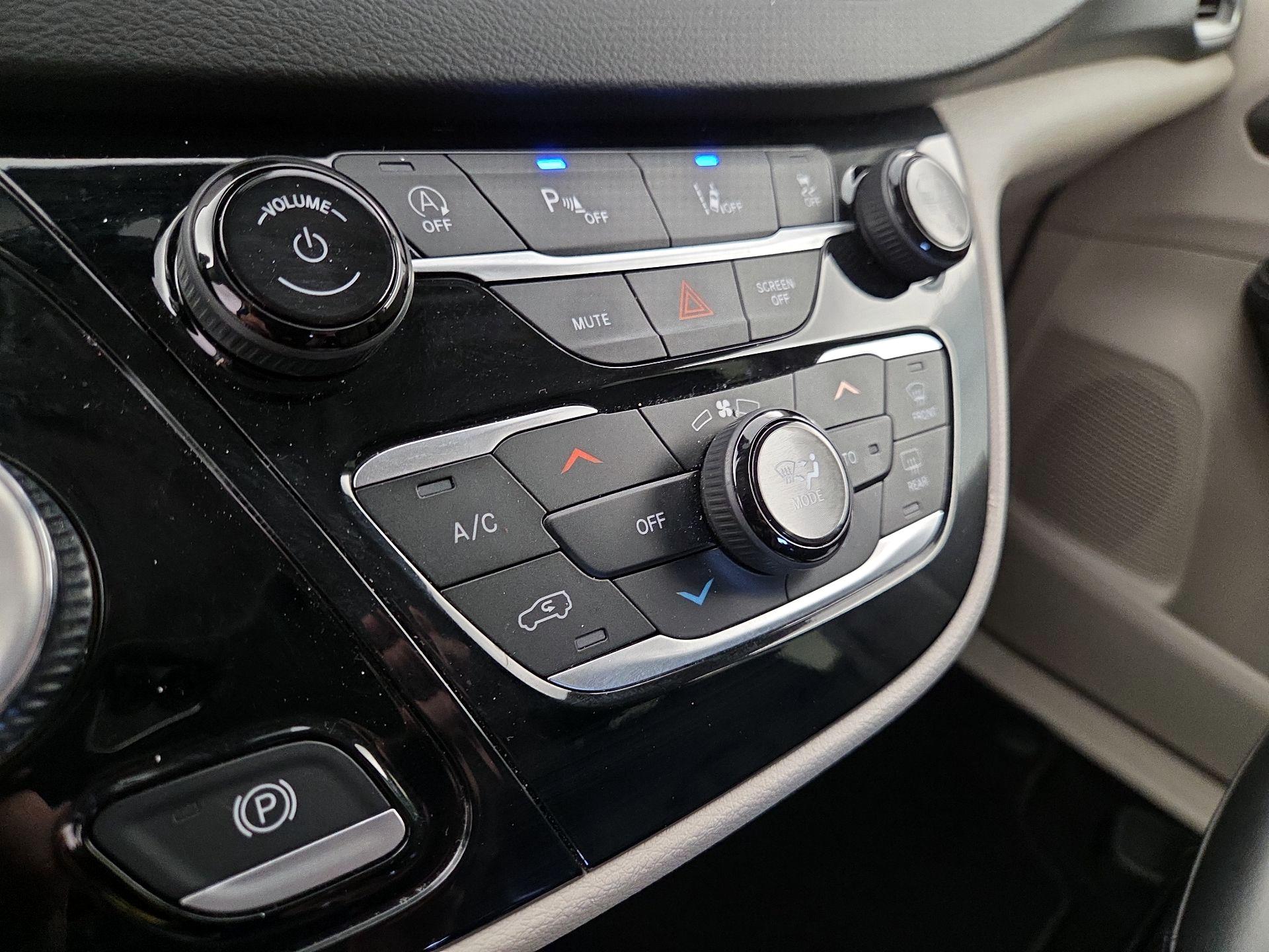 Thumbnail: 2023 Chrysler Pacifica - 16