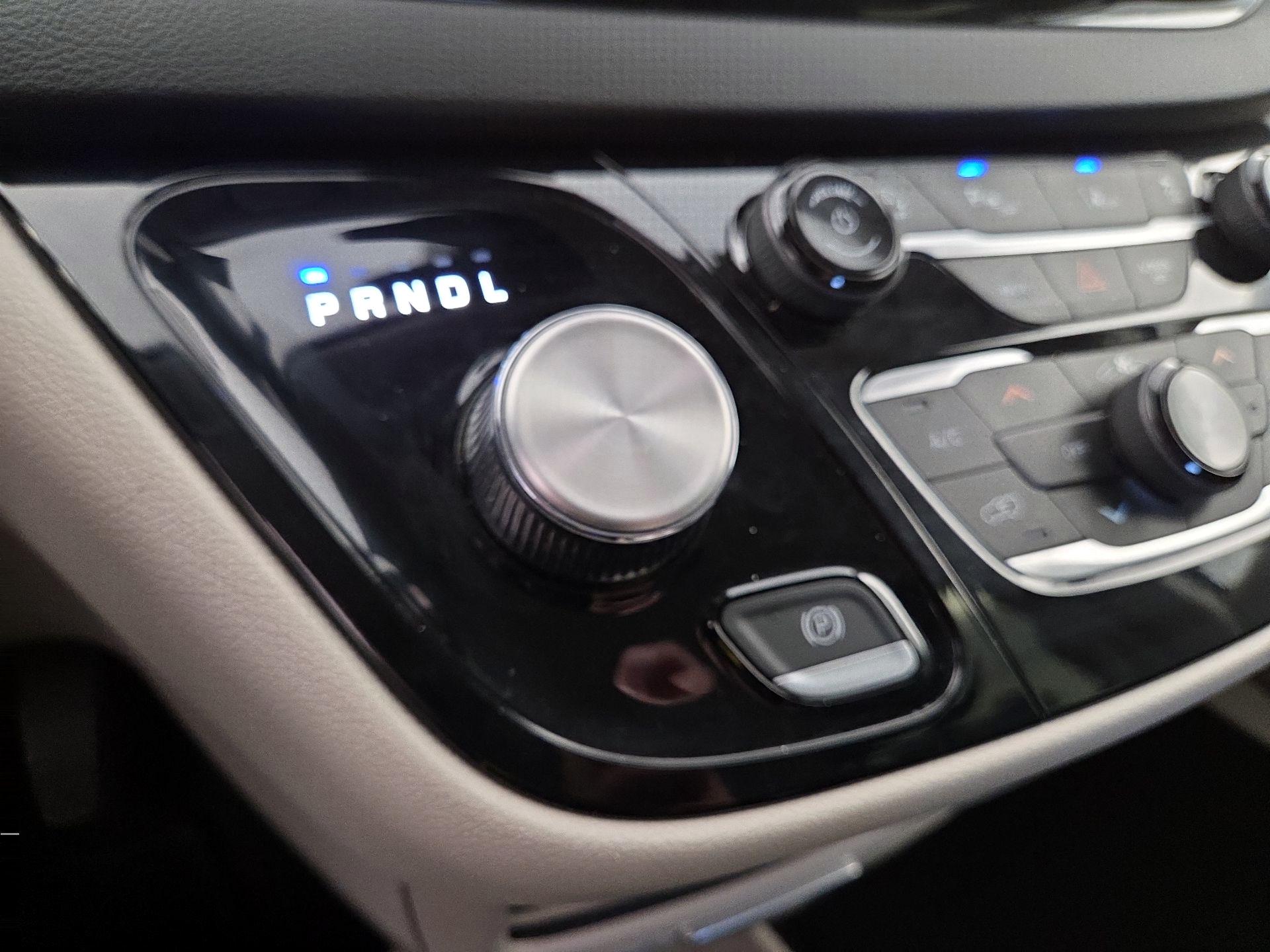 Thumbnail: 2023 Chrysler Pacifica - 17