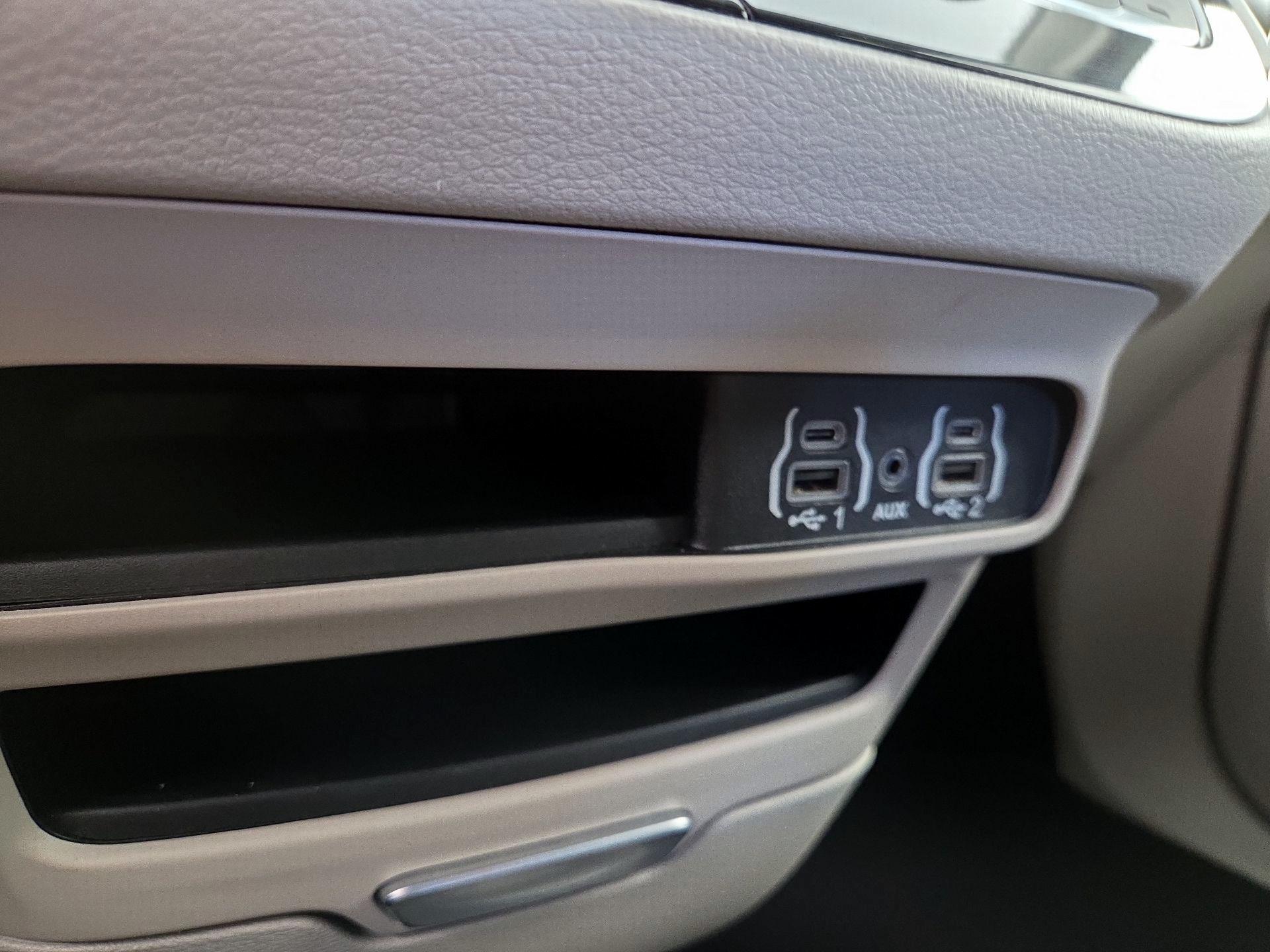 Thumbnail: 2023 Chrysler Pacifica - 18