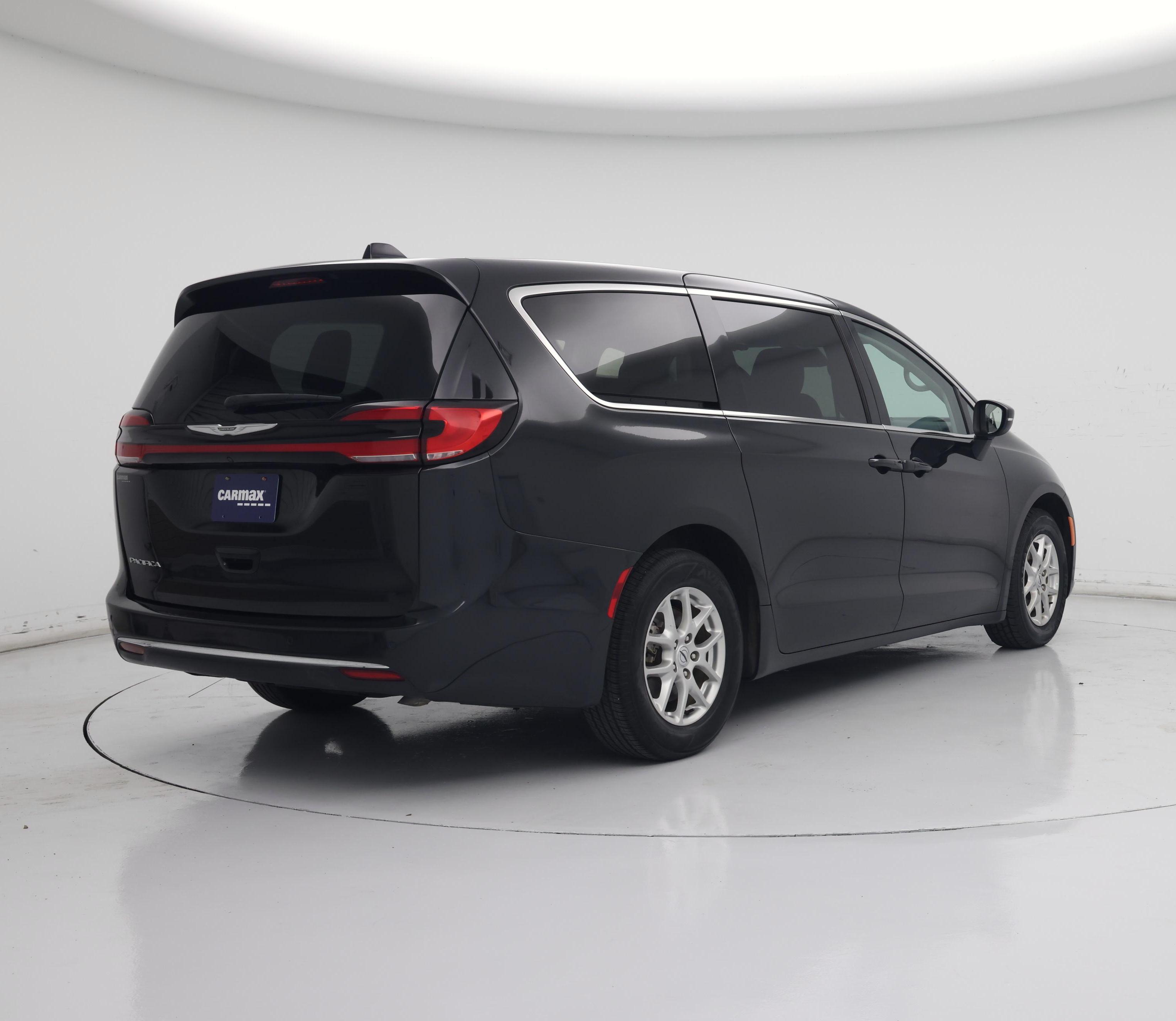 Thumbnail: 2023 Chrysler Pacifica - 8