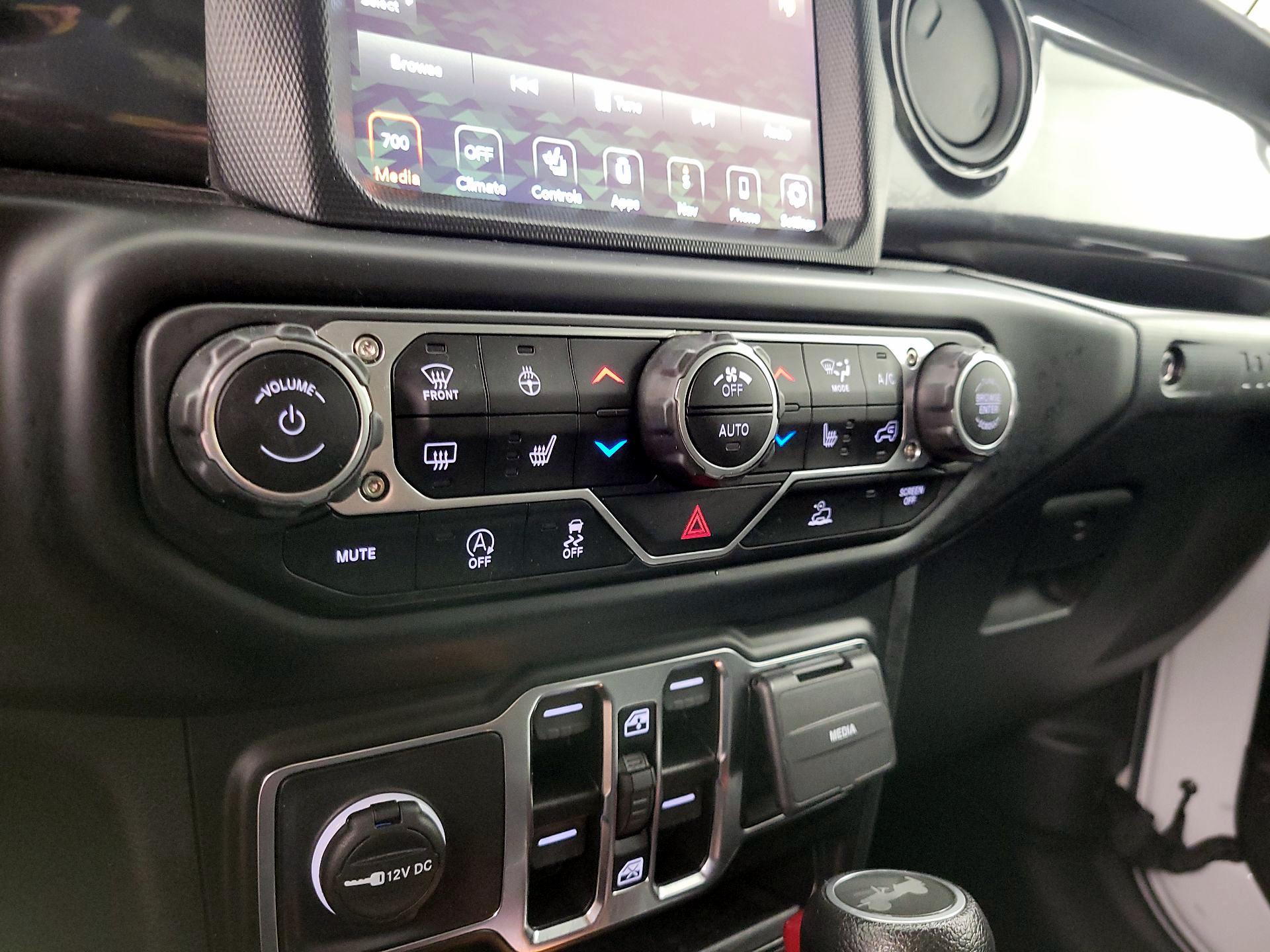 Thumbnail: 2022 Jeep Wrangler - 17