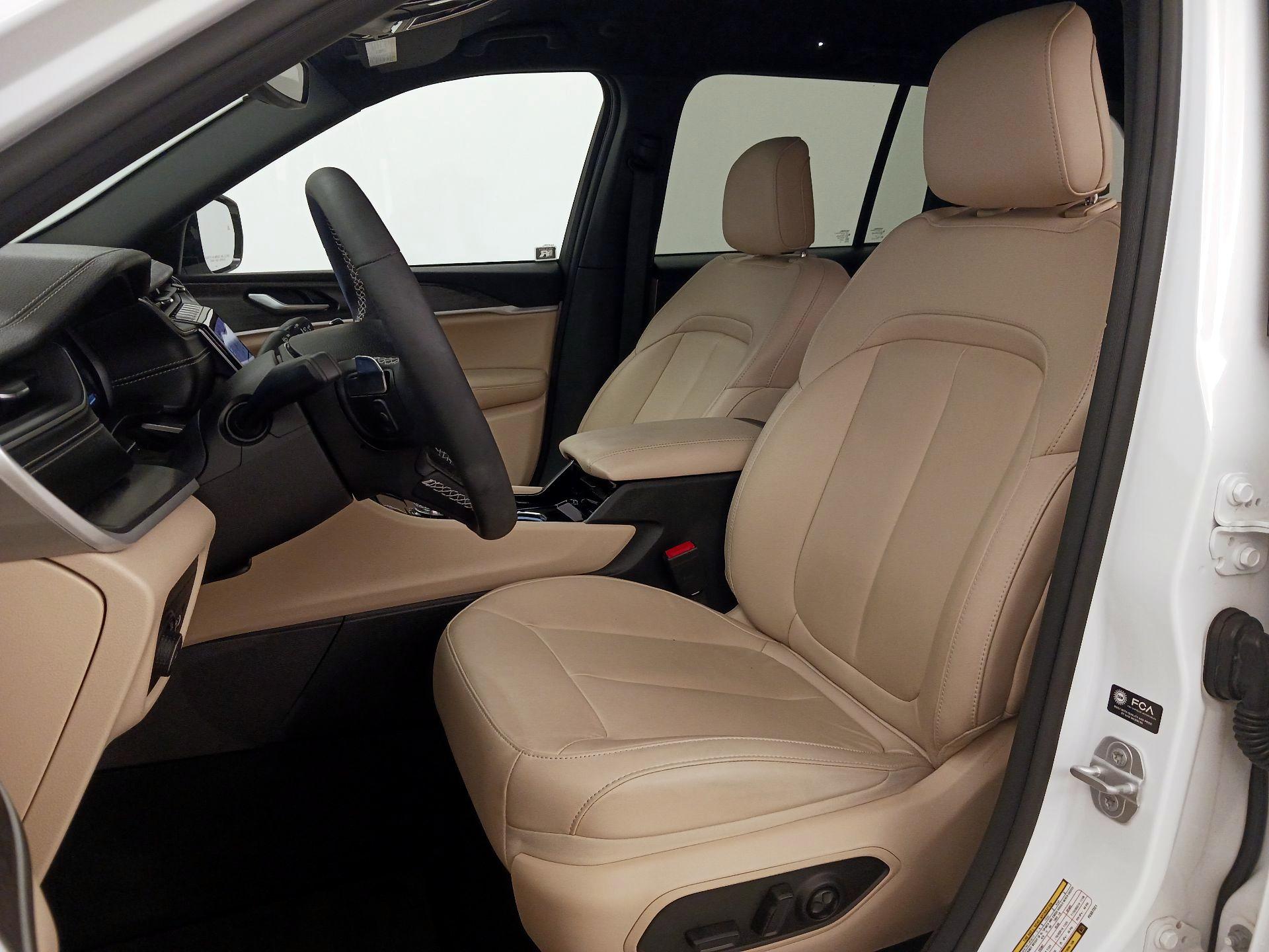 Thumbnail: 2023 Jeep Grand Cherokee - 11