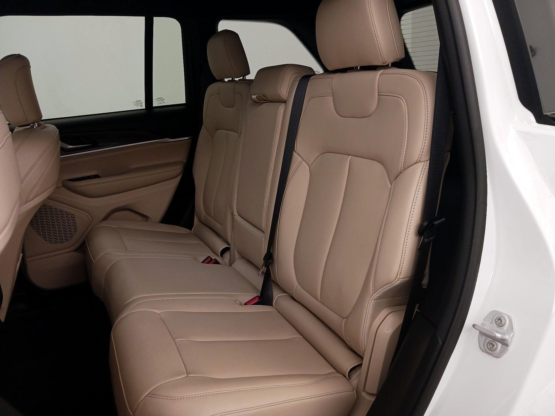 Thumbnail: 2023 Jeep Grand Cherokee - 20