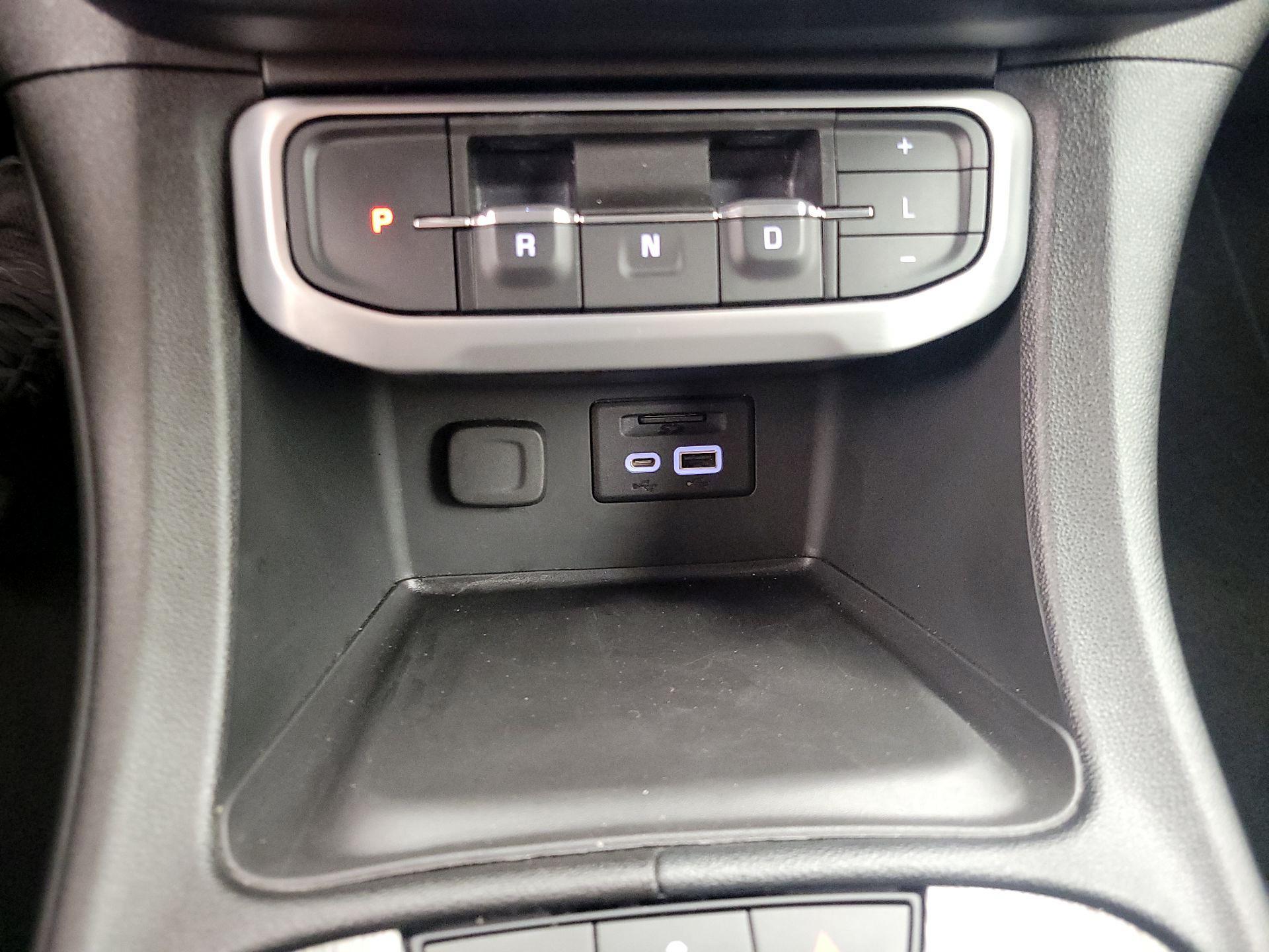 Thumbnail: 2023 GMC Acadia - 18