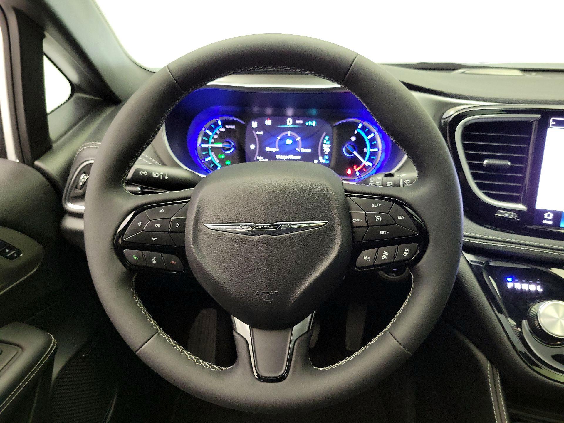 Thumbnail: 2023 Chrysler Pacifica - 10