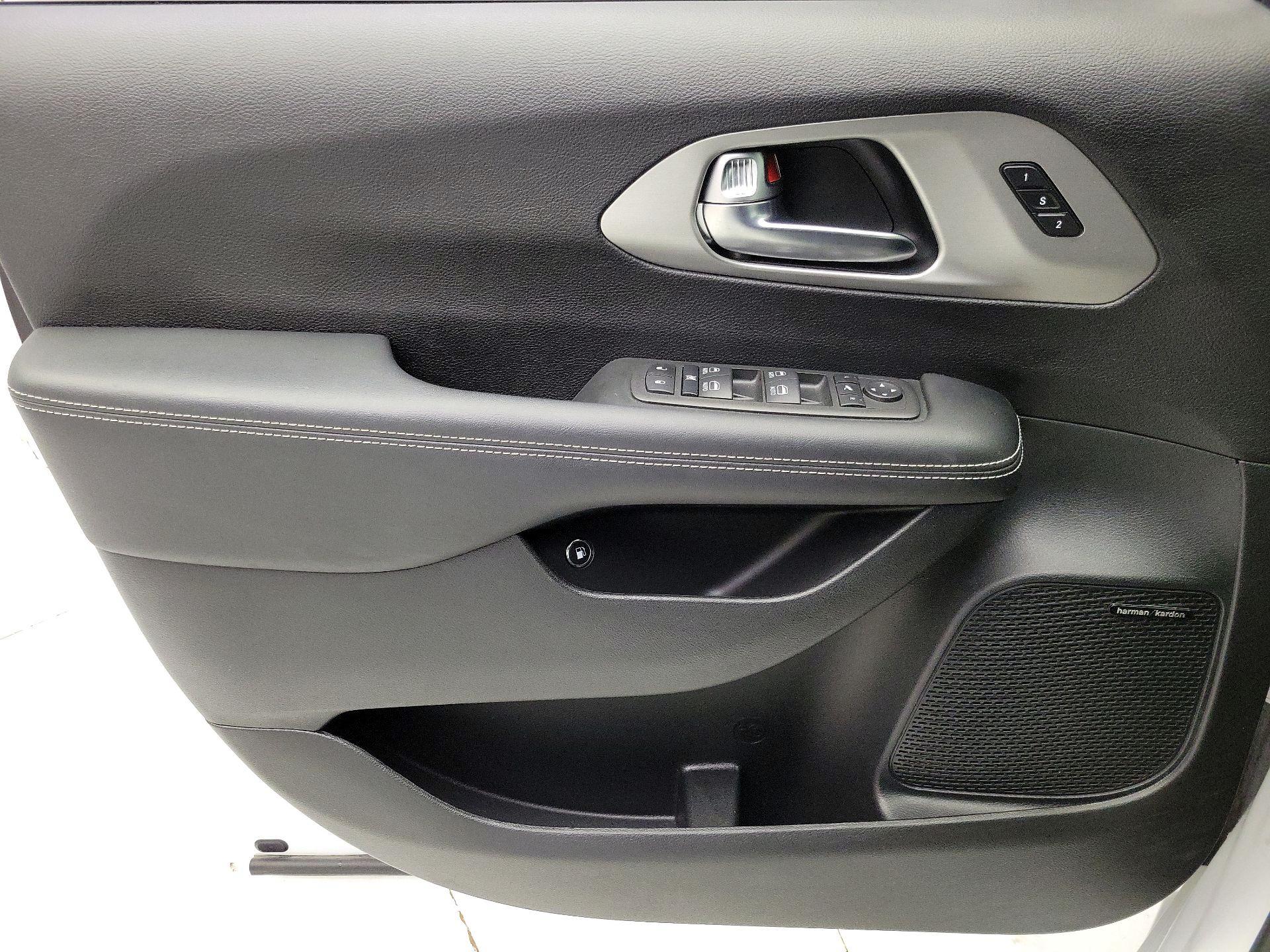 Thumbnail: 2023 Chrysler Pacifica - 12