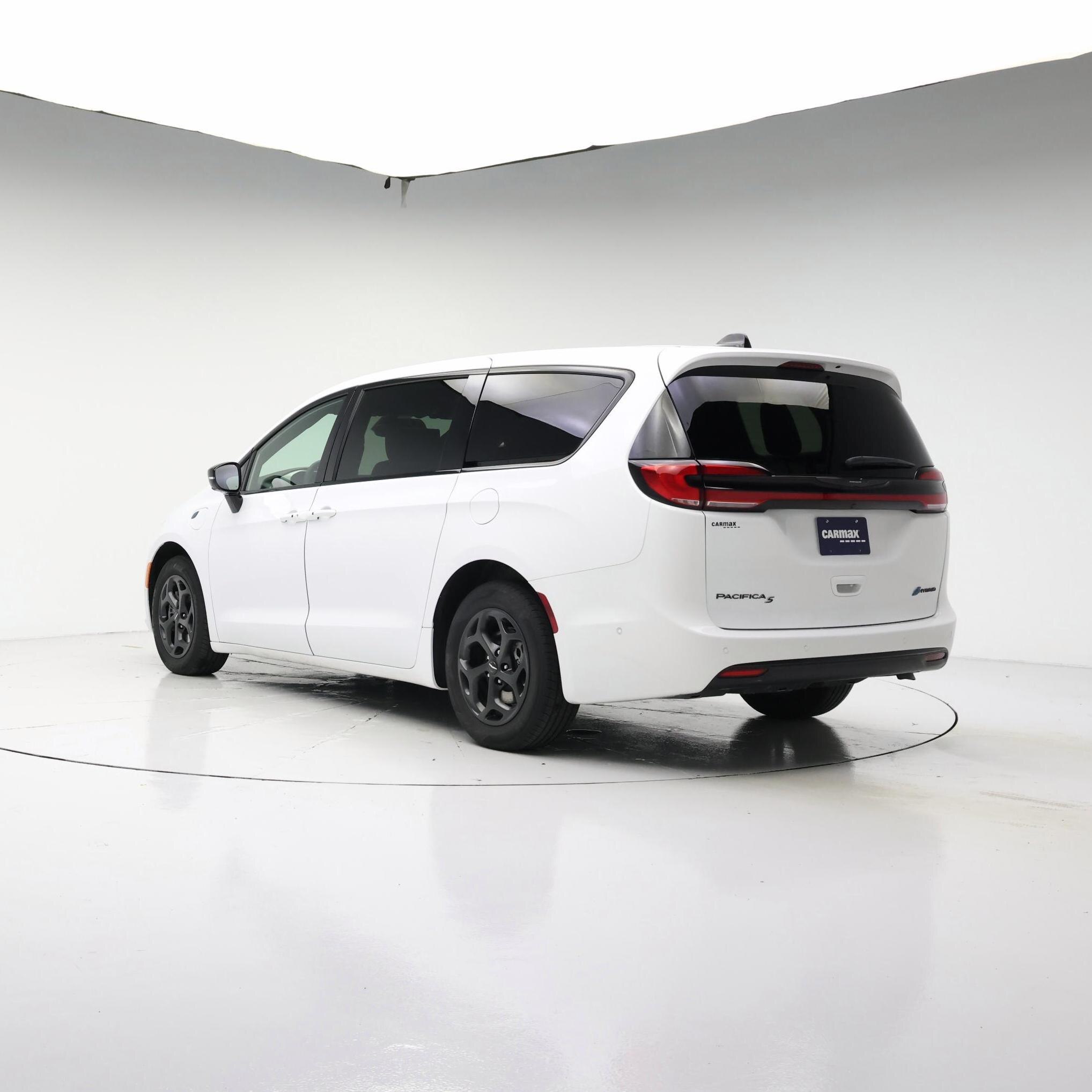 Thumbnail: 2023 Chrysler Pacifica - 2