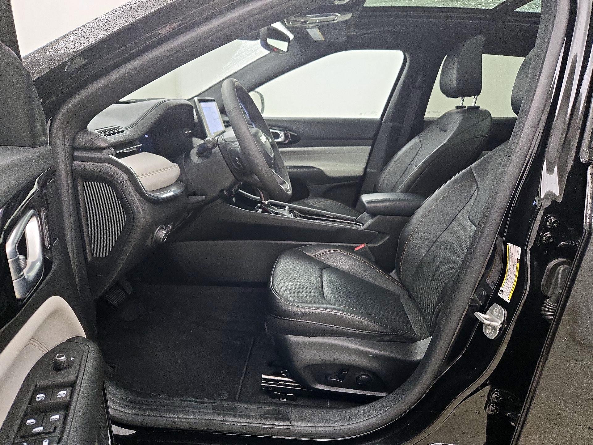 Thumbnail: 2023 Jeep Compass - 11