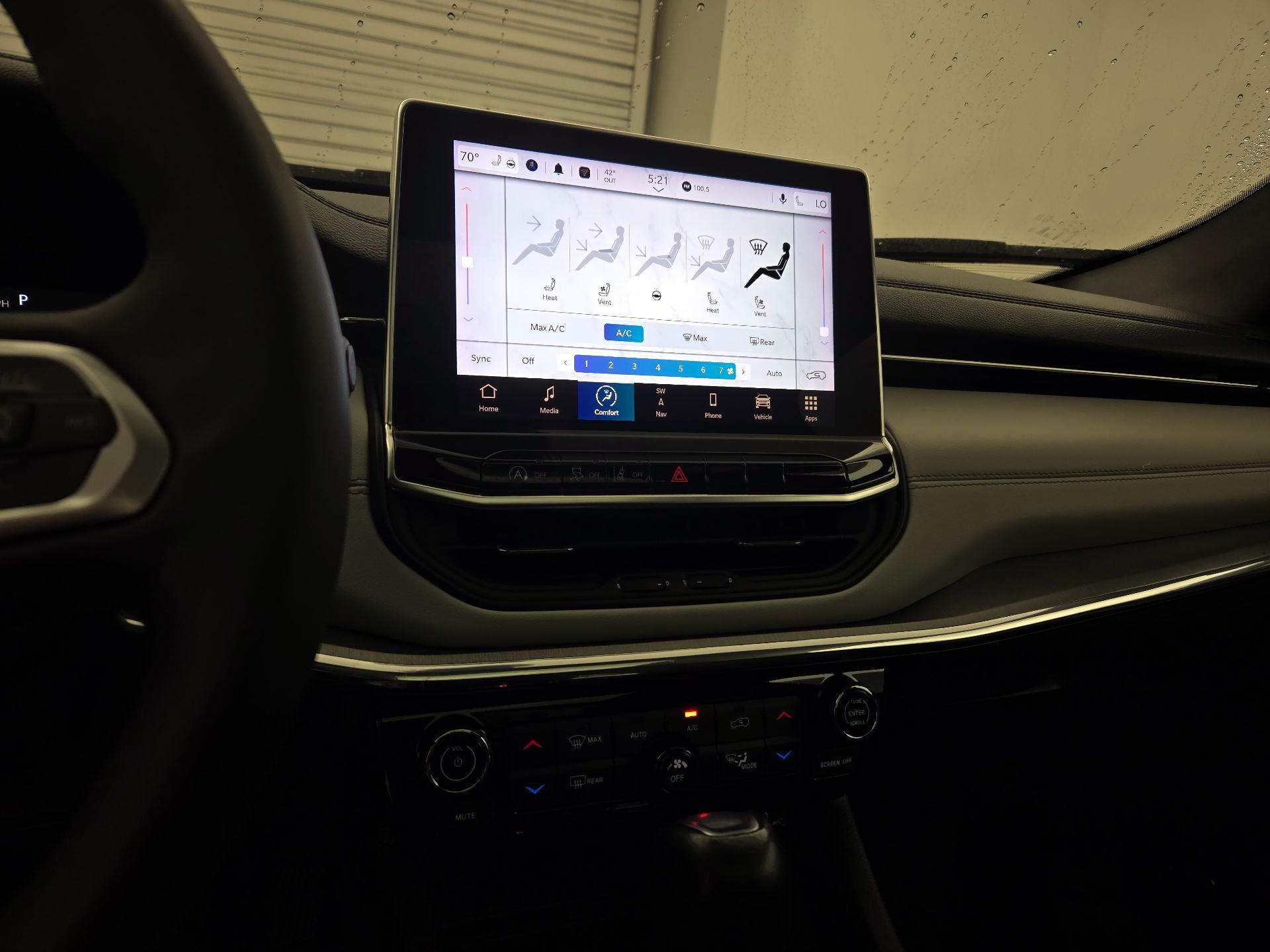 Thumbnail: 2023 Jeep Compass - 17