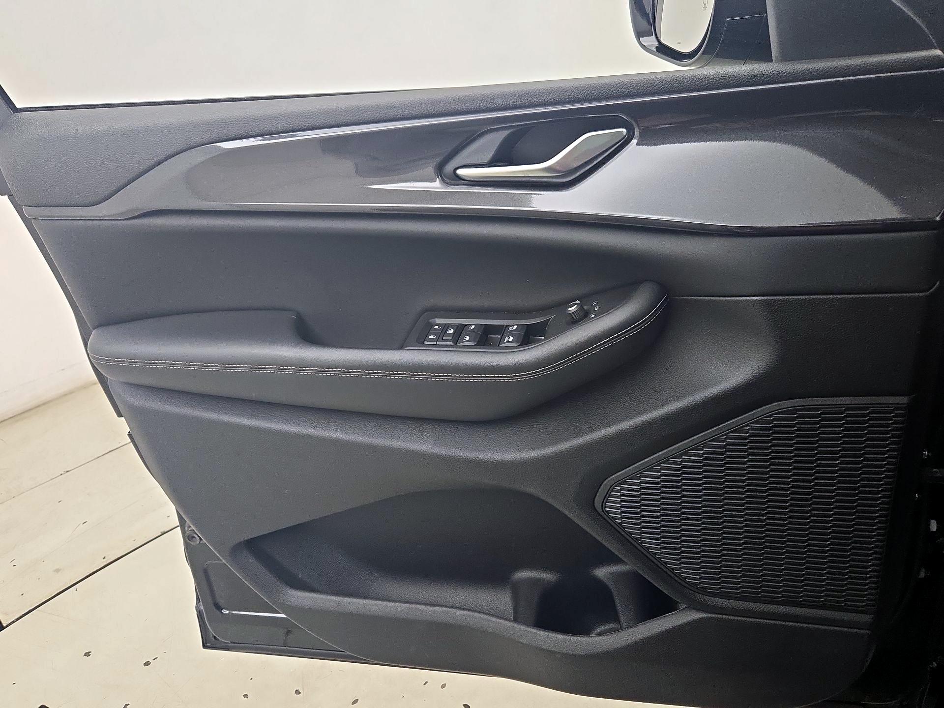 Thumbnail: 2023 Jeep Grand Cherokee - 12